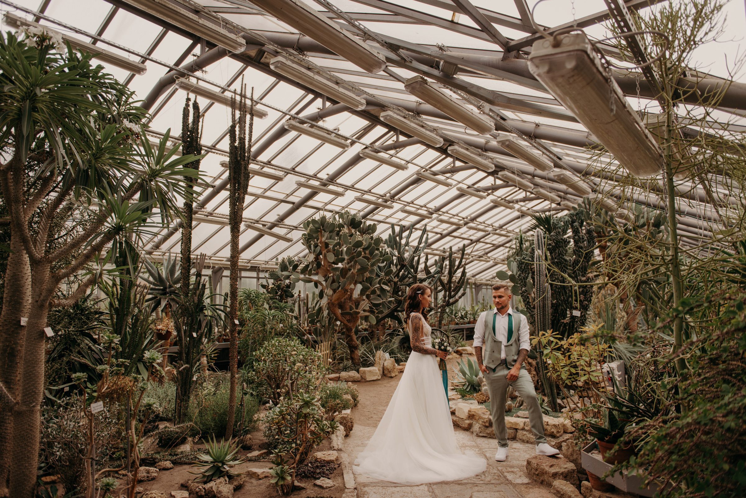 Свадебная фотосессия в оранжерее Ботанического сада. Свадебный фотограф в Санкт-Петербурге Венера Ахметова