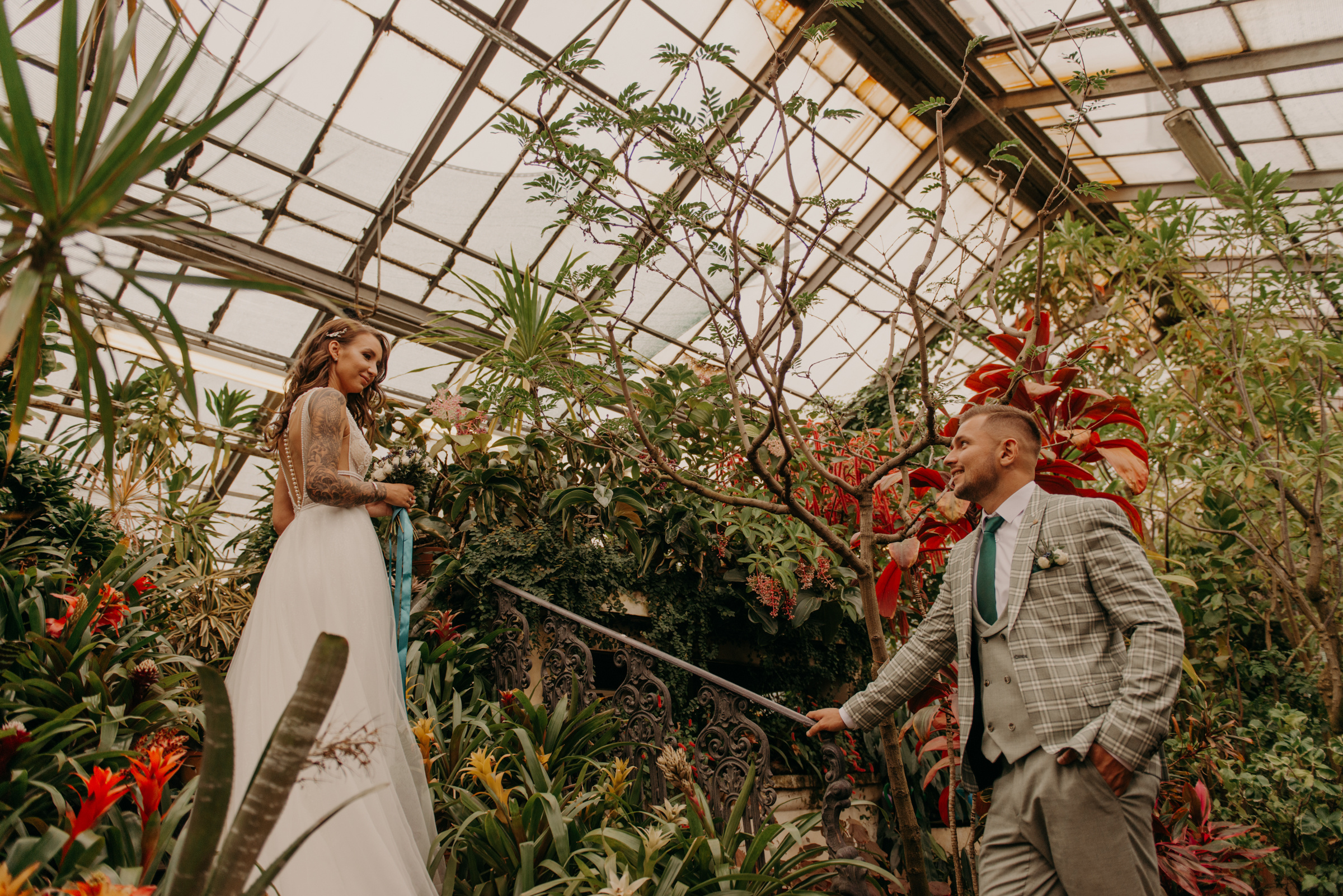 Свадебная фотосессия в оранжерее Ботанического сада. Свадебный фотограф в Санкт-Петербурге Венера Ахметова