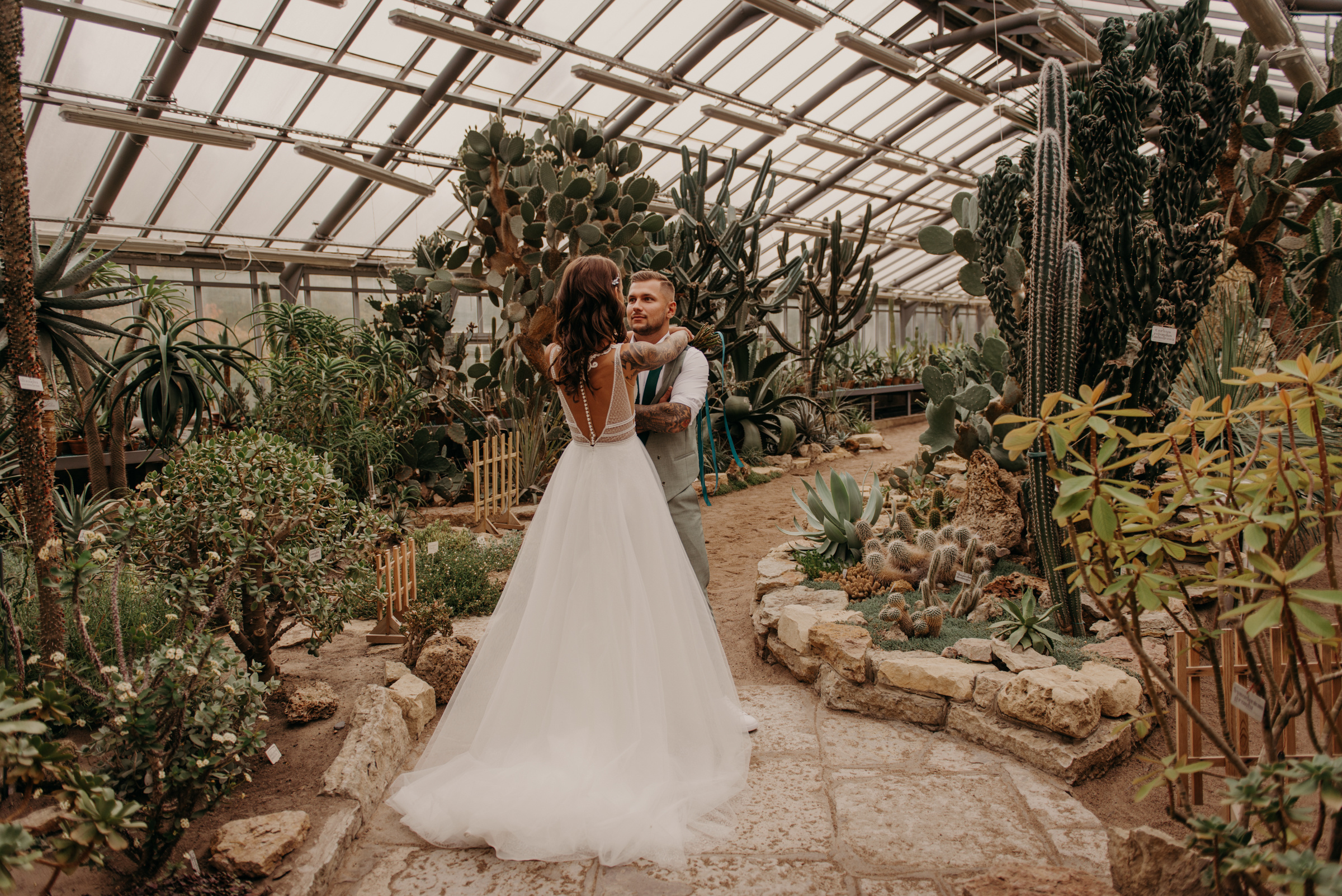 Свадебная фотосессия в оранжерее Ботанического сада. Свадебный фотограф в Санкт-Петербурге Венера Ахметова