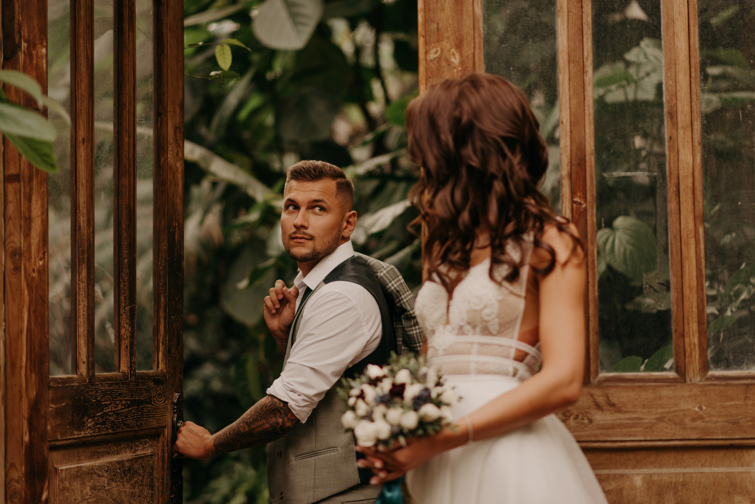 Свадебная фотосессия в оранжерее Ботанического сада. Свадебный фотограф в Санкт-Петербурге Венера Ахметова