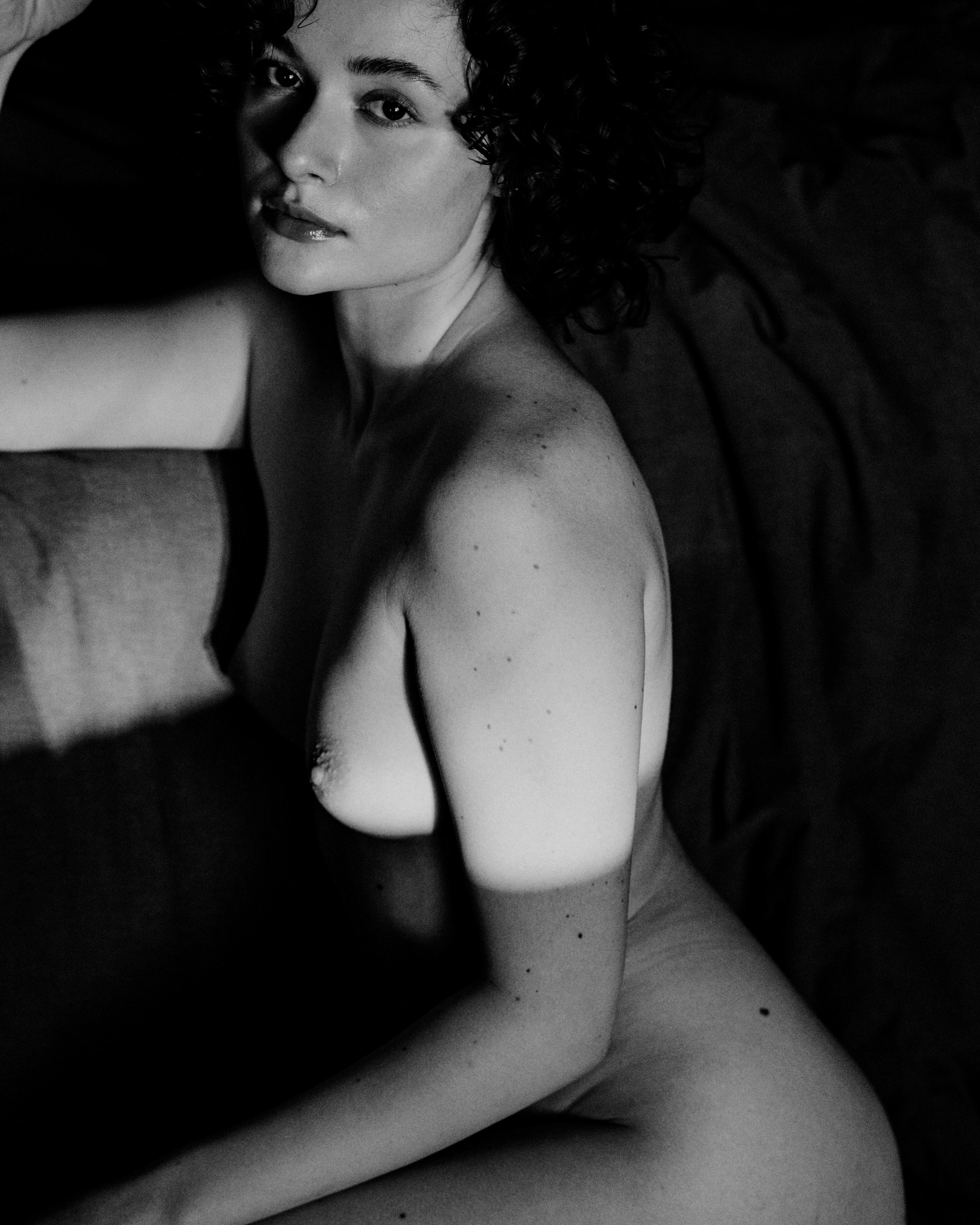 Обнажение. I am Diana, a portrait photographer. I take pictures around the world