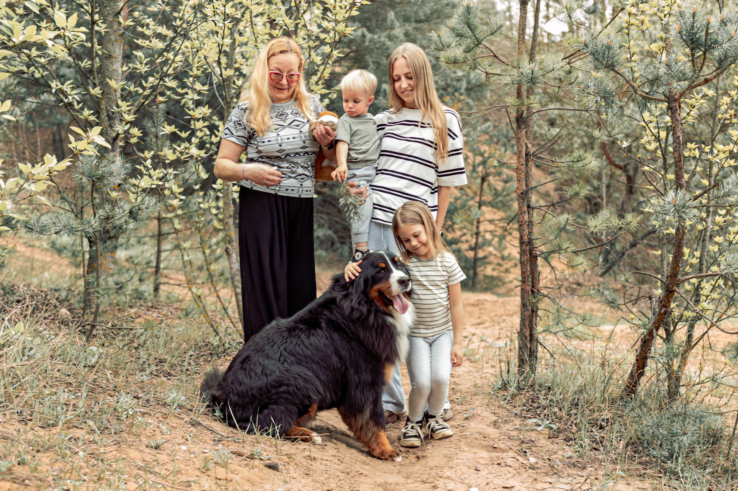 Семейная фотосессия в лесу