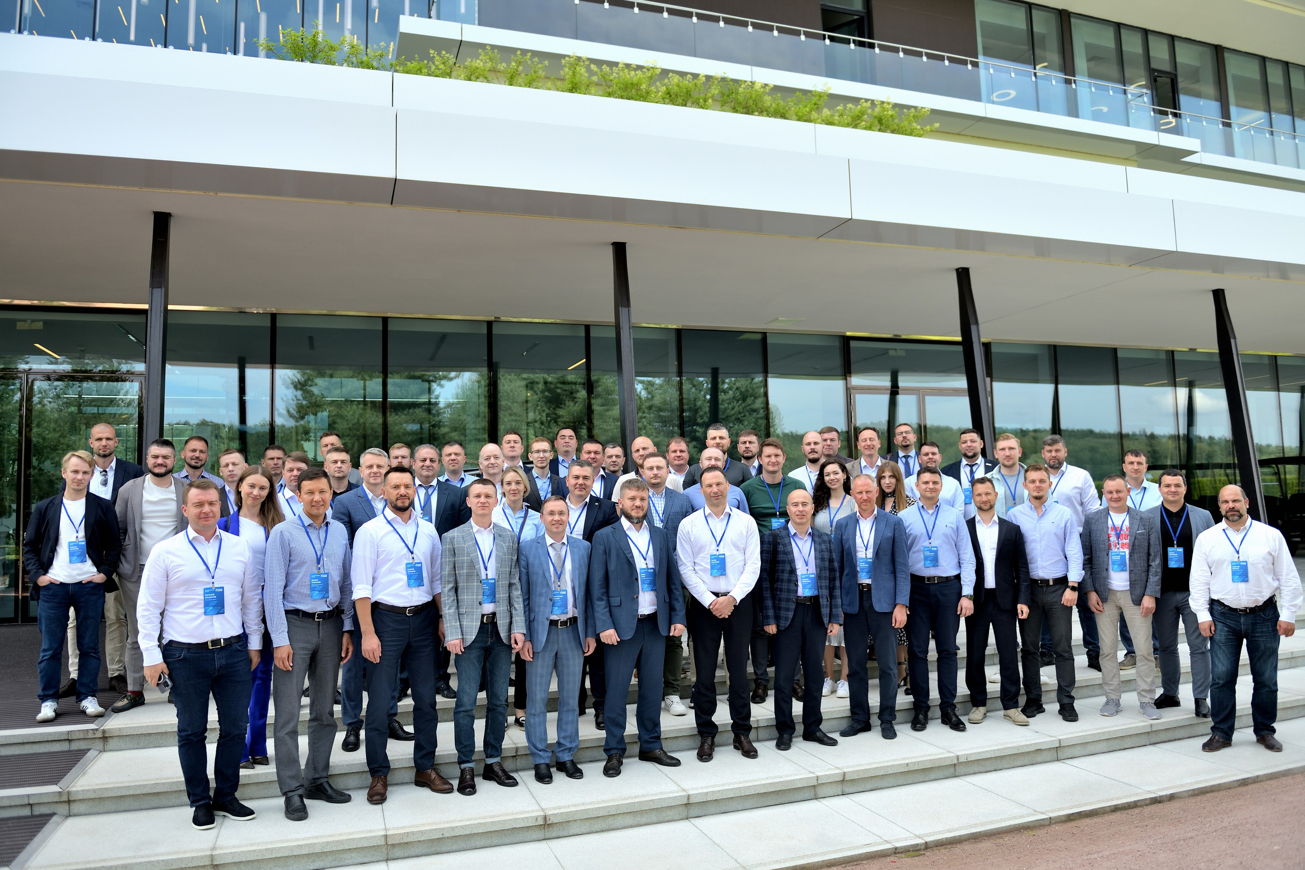 "Общая фотография на фоне СберКампуса".