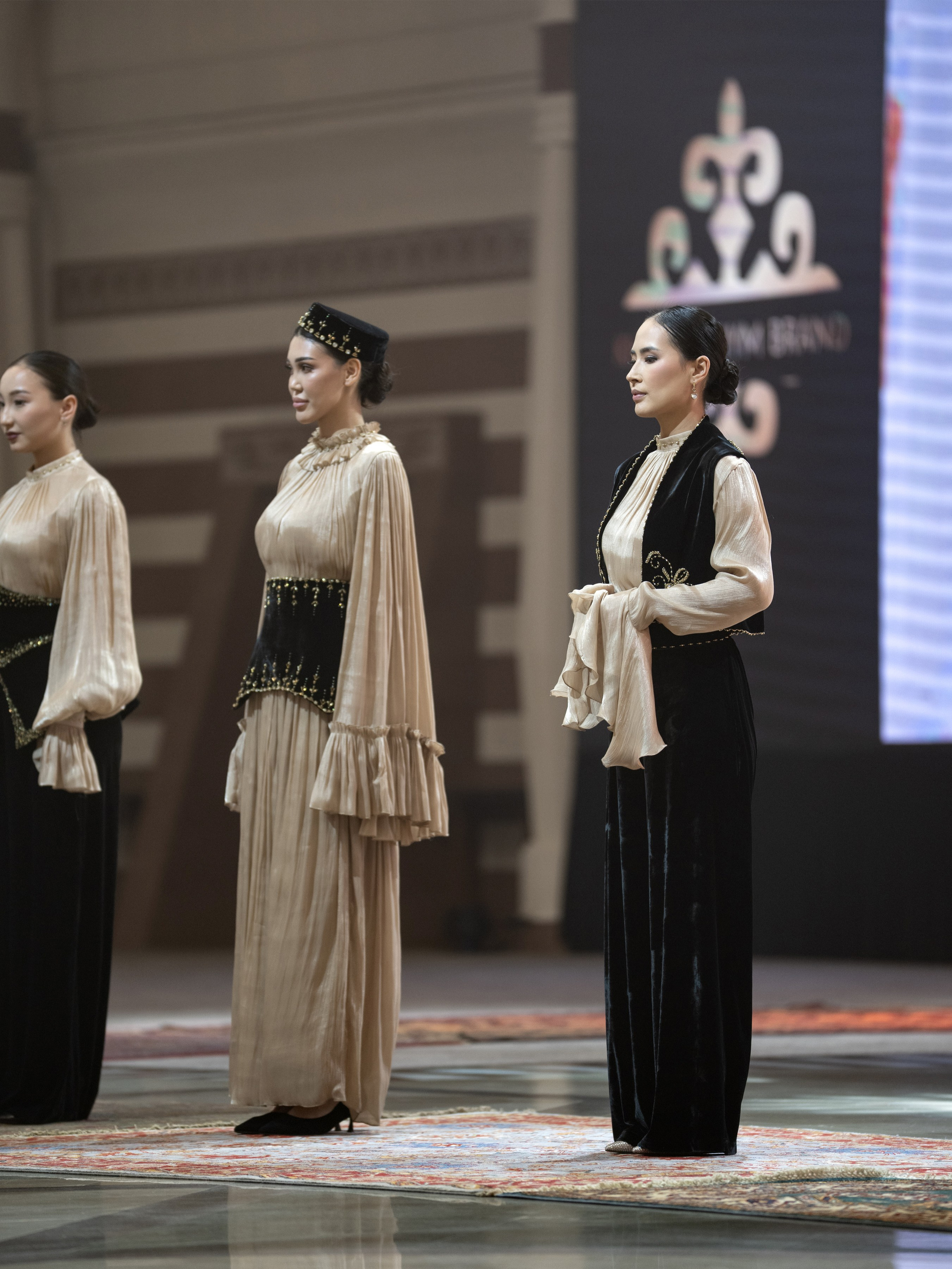 Khanshaiym brand. Сайт Алматинского НЮ АРТ, будуар и фэшн фотографа Дениса Карпенко