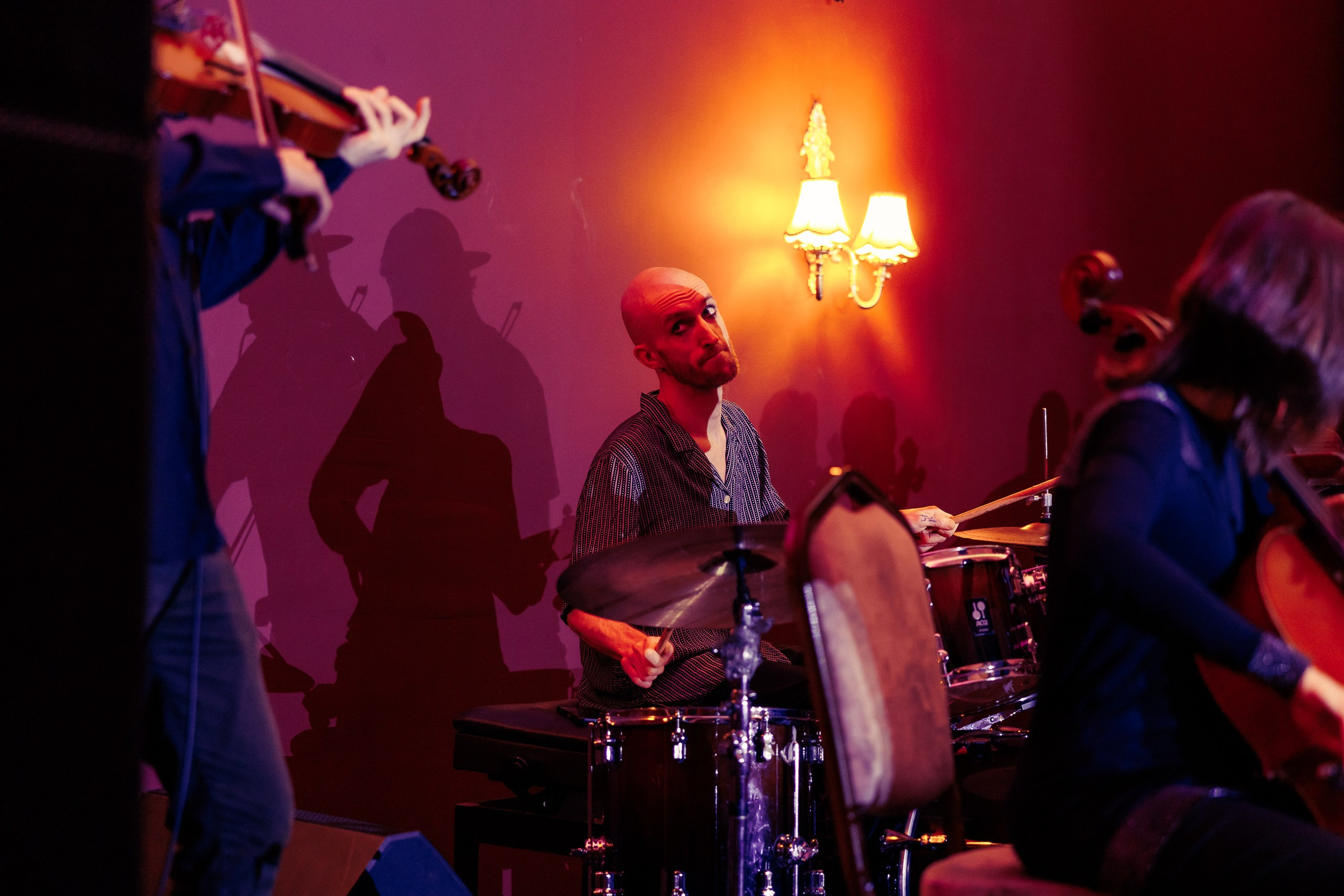 Концерт ATOMIC CELLOS в пространстве FREEDOM. Фотограф в Санкт-Петербурге — Сергей Петров