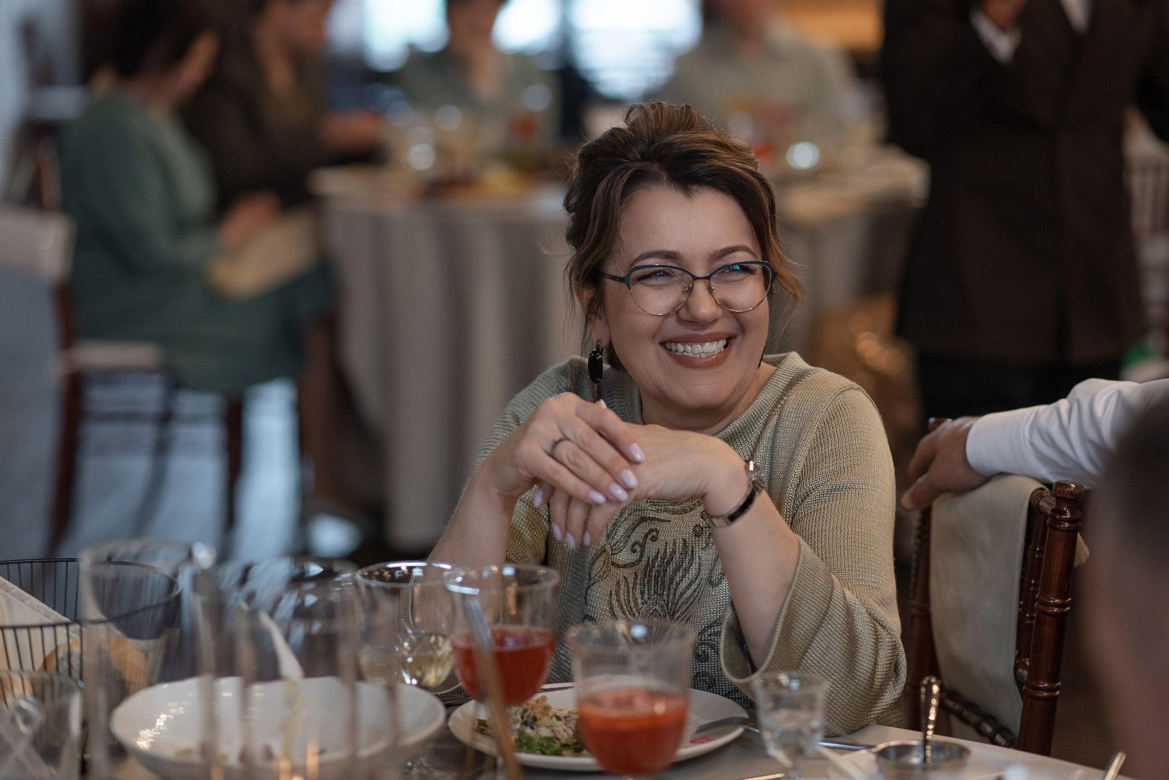 свадебный банкет в весеннем лофте