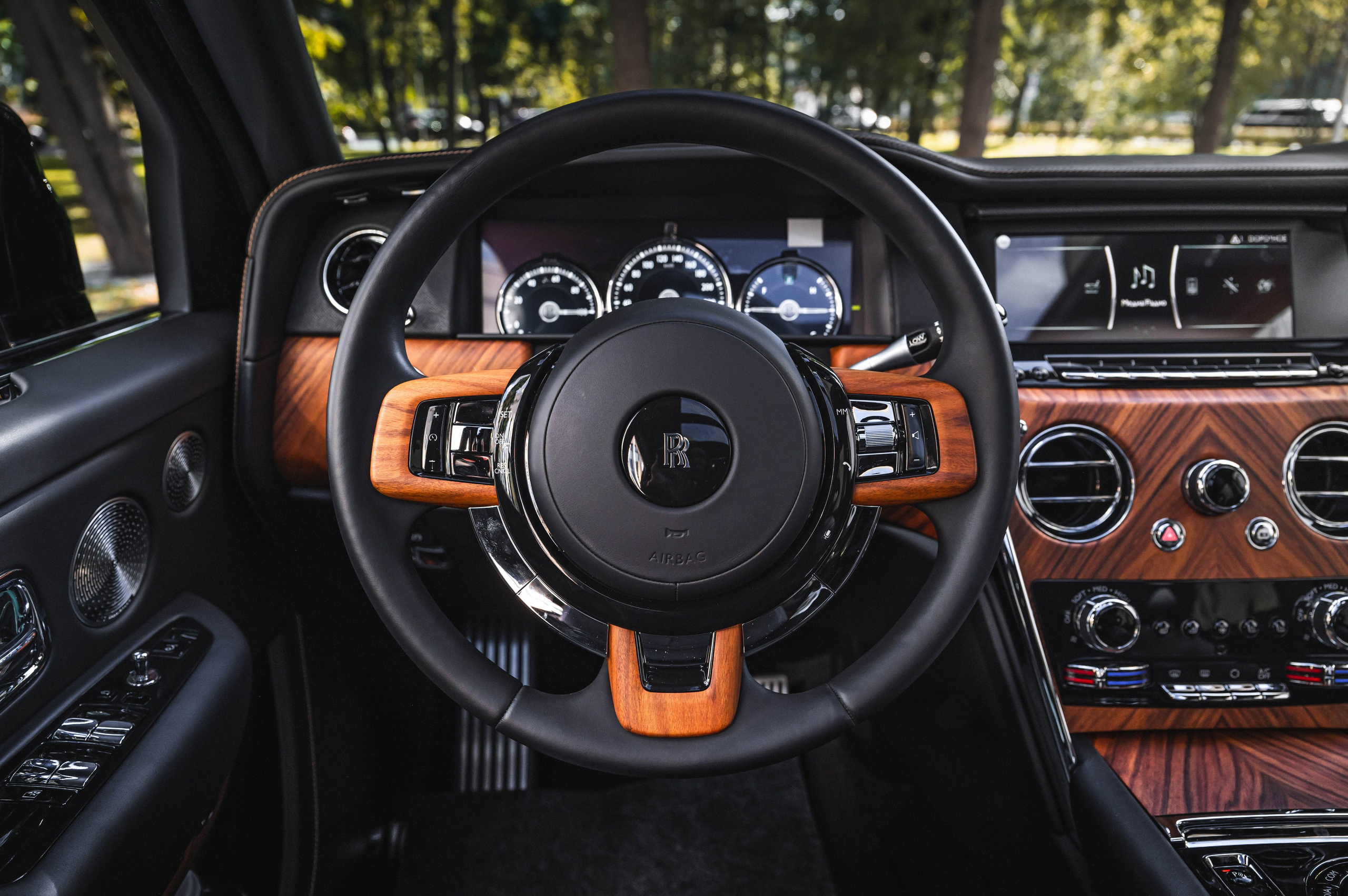 Rolls-Royce Cullinan. Автомобильный фотограф в Москве — Сидоров Дмитрий