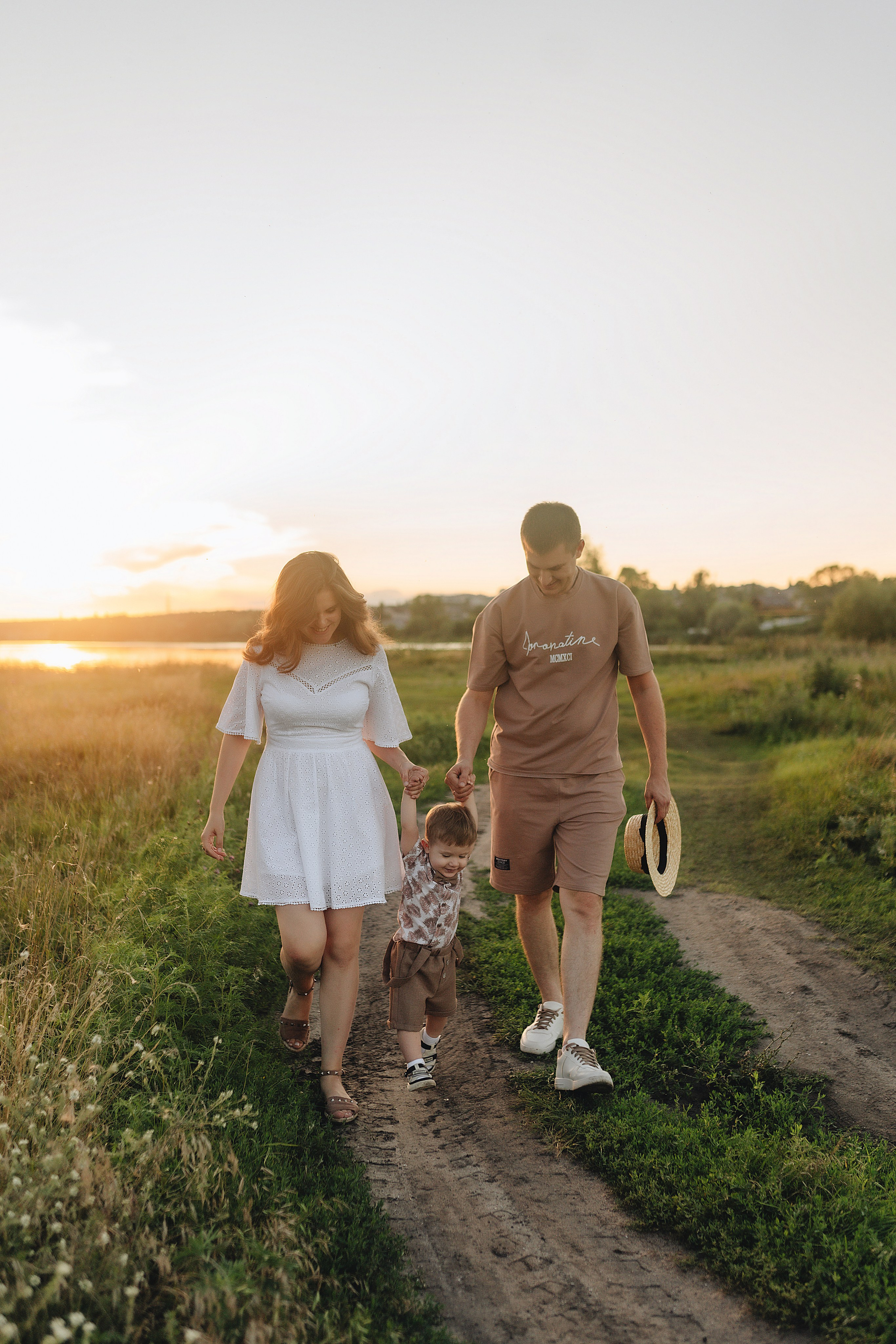 Светлана, Сергей и Женя | Семейная съемка на закате. Фотограф Карина Шмулёва. Воронеж и область