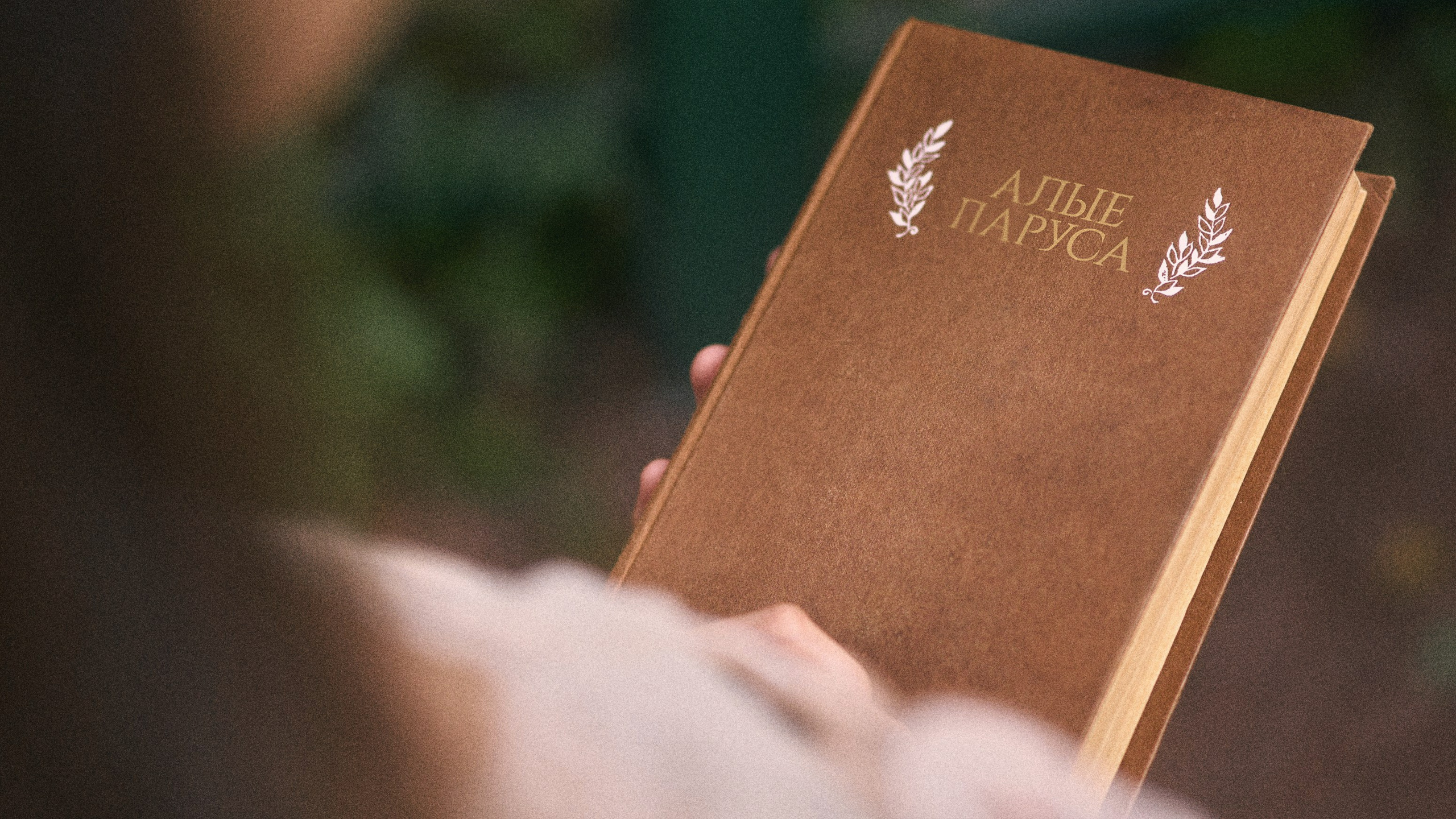 Scarlet Dream — стилизованная фотосессия «Алые паруса» в Петергофе, Верхний и Нижний парк, Санкт-Петербург. Сергей Горшенин — профессиональный фотограф