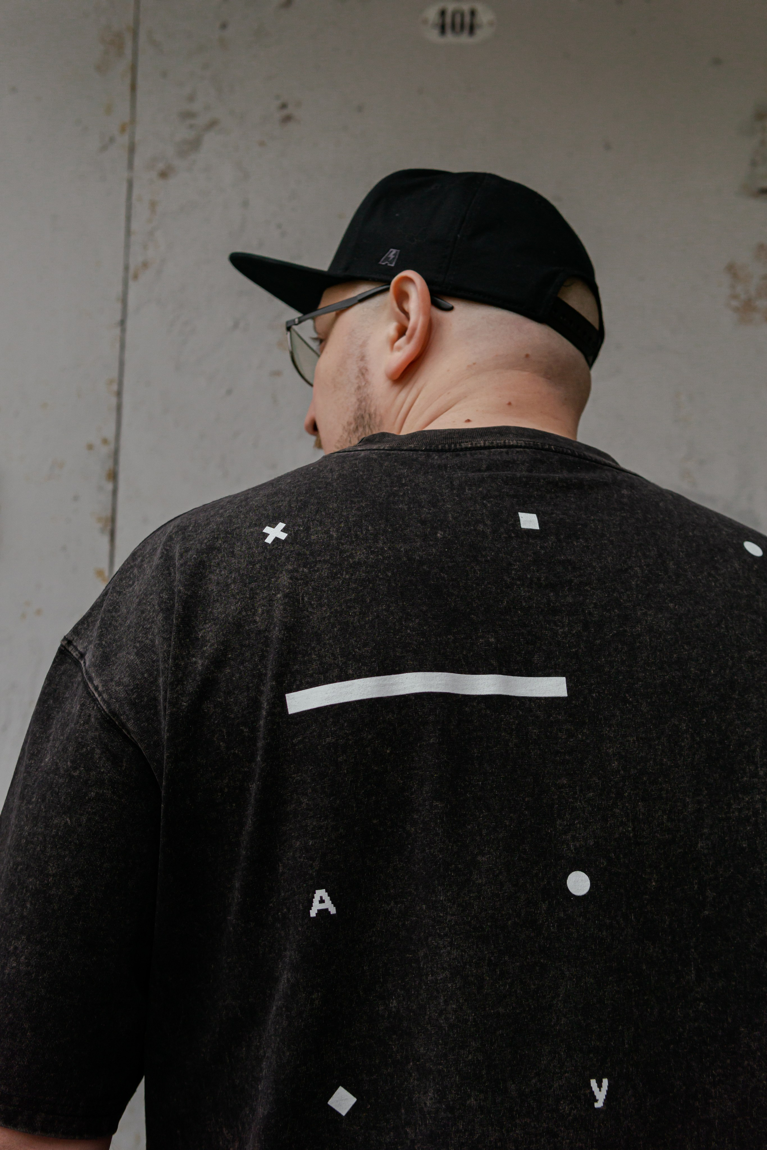 Съемка мерча БЛТ* Semiotica в городе. Фотограф-анималист Ксения Воробьева, Москва