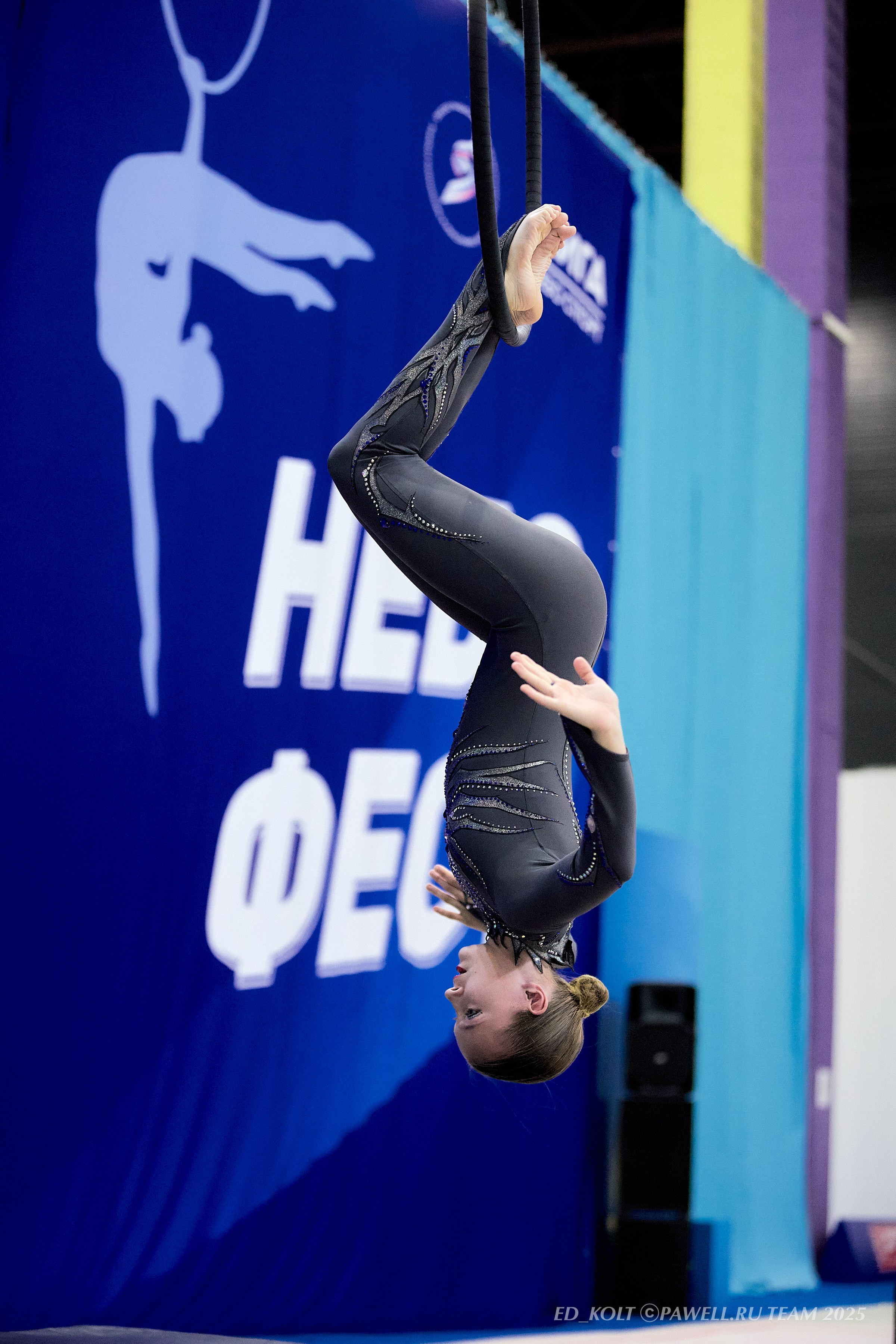 Воздушная гимнастика. ФОТОГРАФ ЭДУАРД КОЛТУНОВСКИЙ