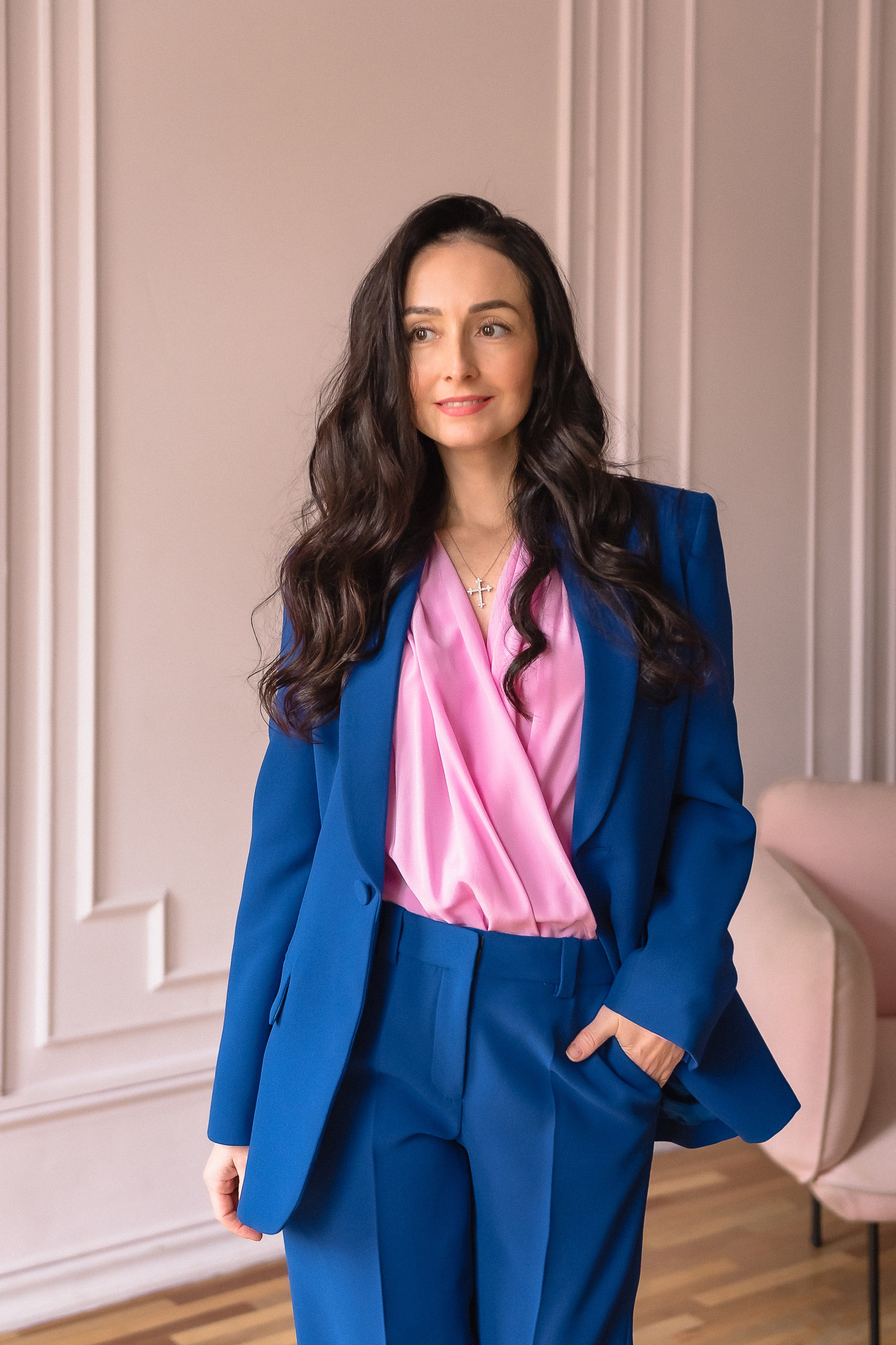 Кабинет с розовой стеной. КОНТЕНТ |БРЕНД фотограф Санкт-Петербург — Жанна Олтаржевская