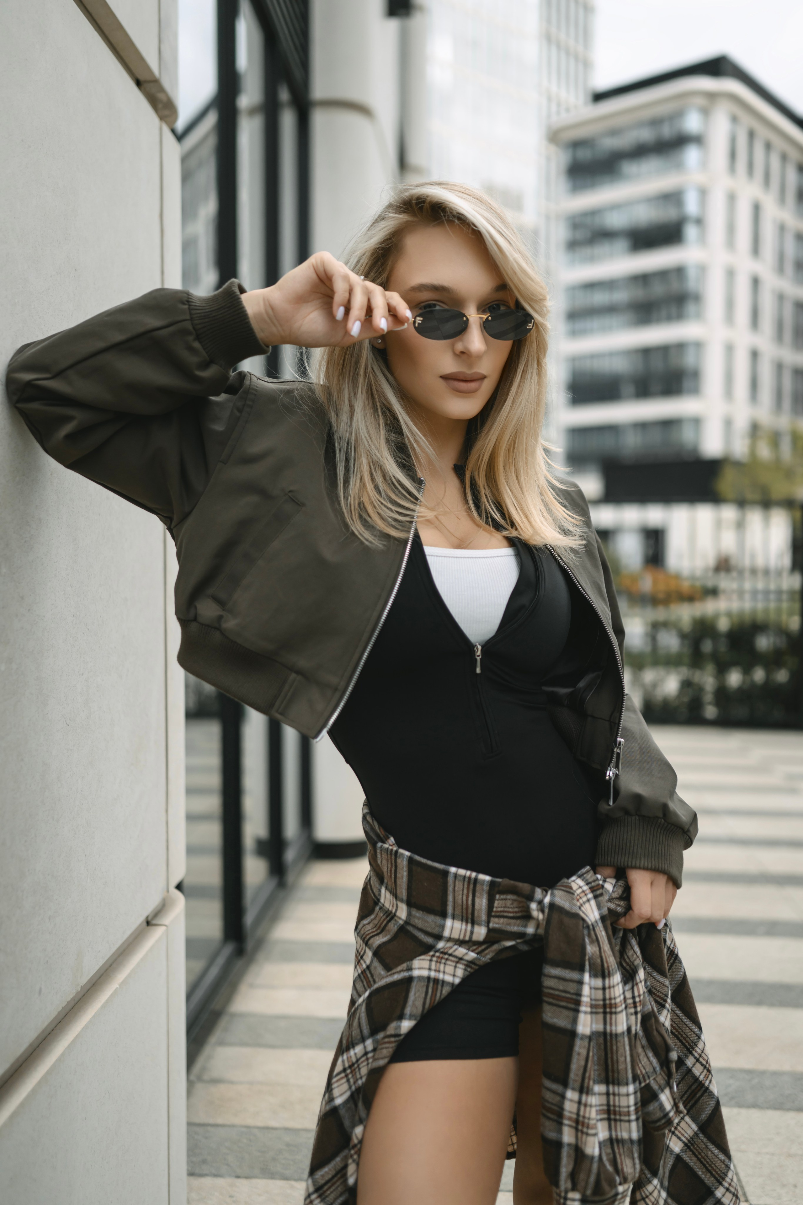 Фотосессия на улицах города Москвы летом девушка