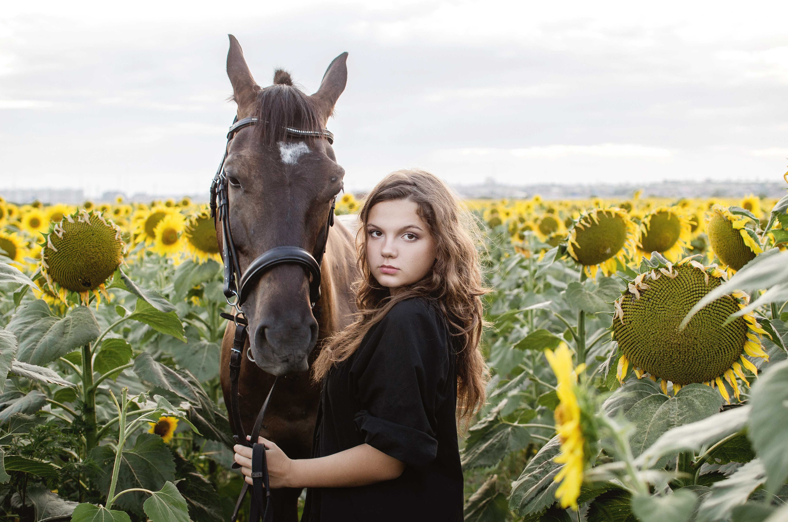 Фотосессия девушки с лошадью в Анапе