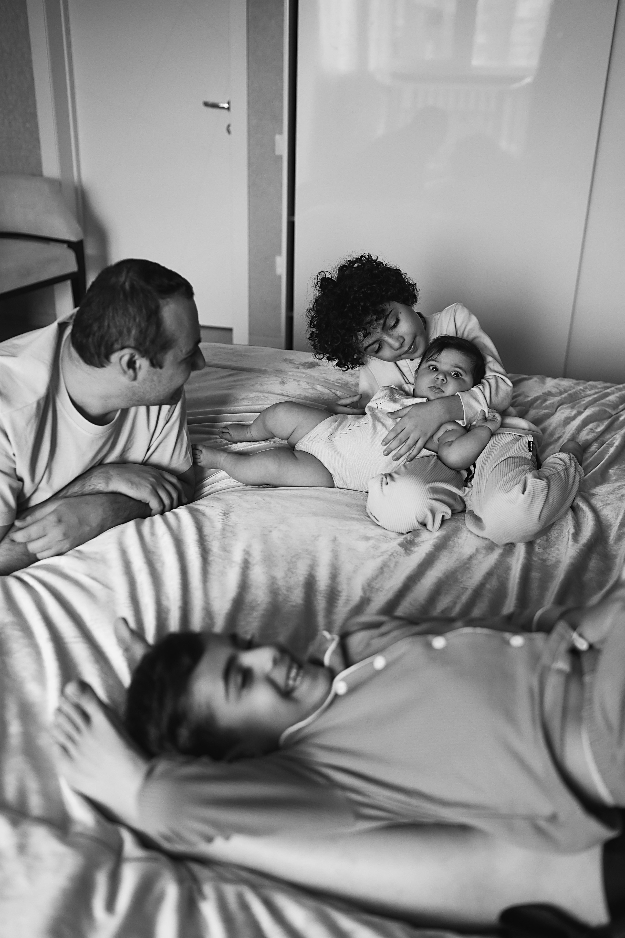 С малышкой. Семейный фотограф Тюмень, фотограф на роды Салмина Мария