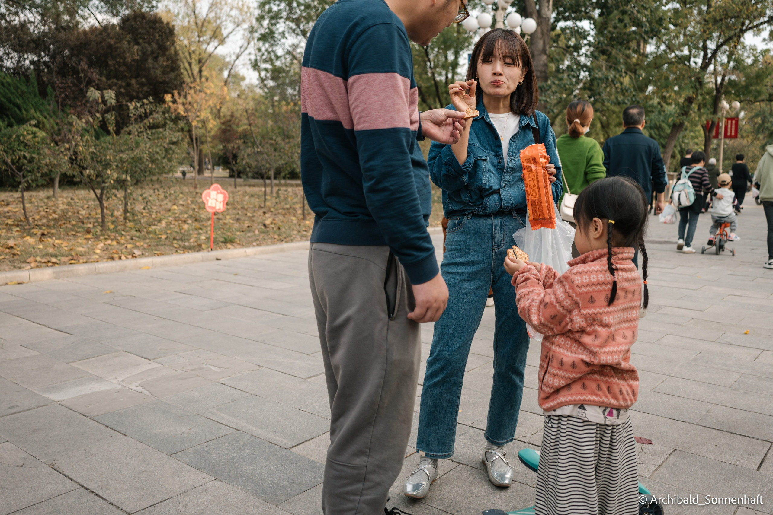 Walk around ShuiShan park. Photographer in Guangzhou, China. Archibald Sonnenhaft