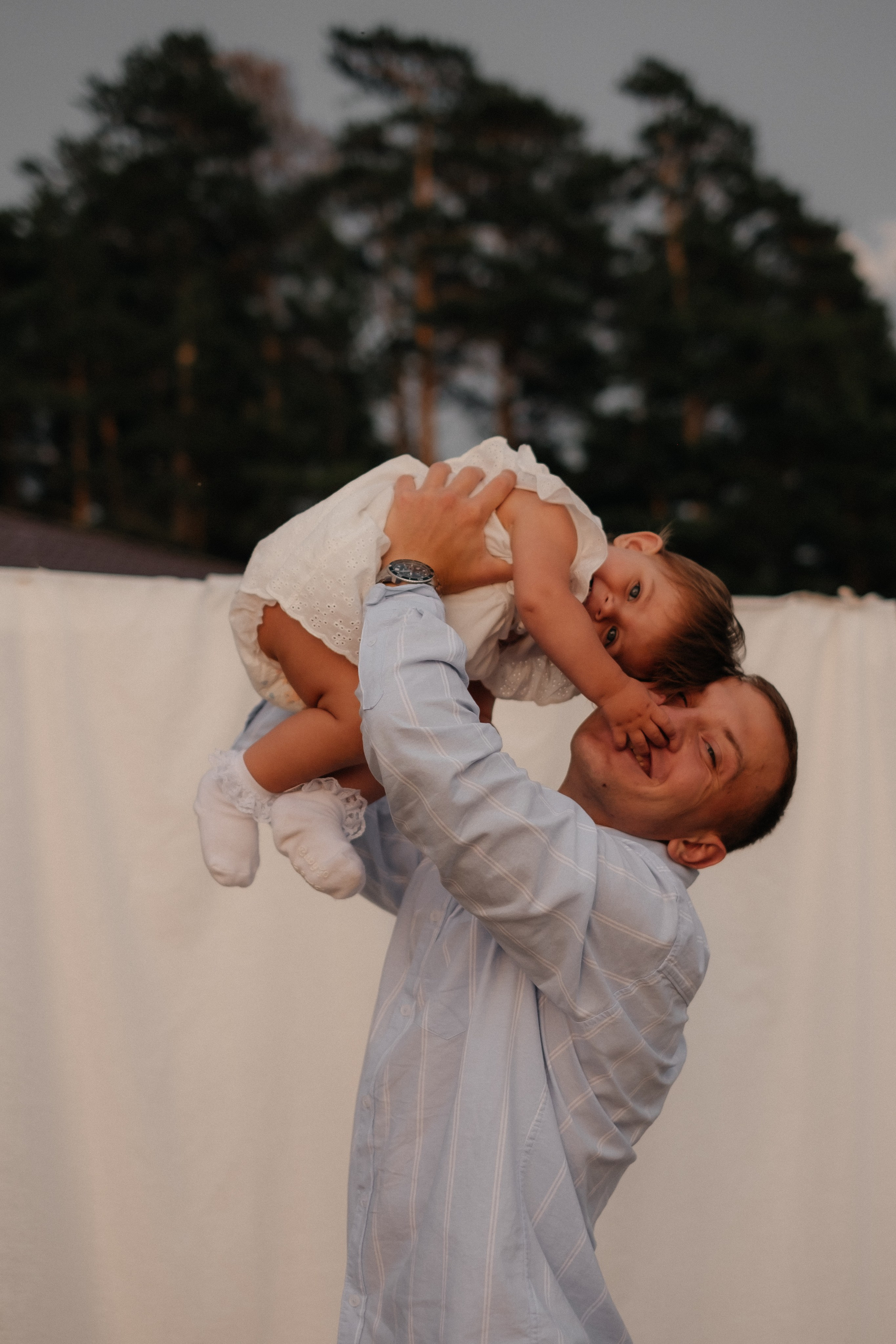 Алина, Ярослав и Тая на берегу. Фотограф в Новосибирске Диана Ильиных