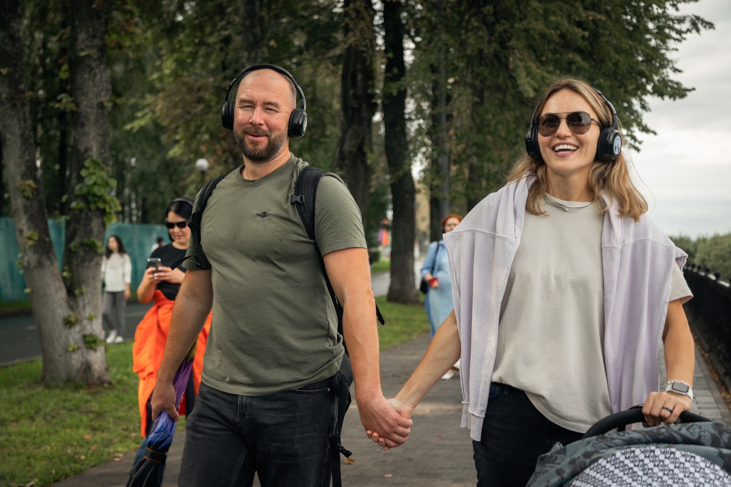 Экскурсия. На каждом снимке всегда два человека: фотограф и зритель