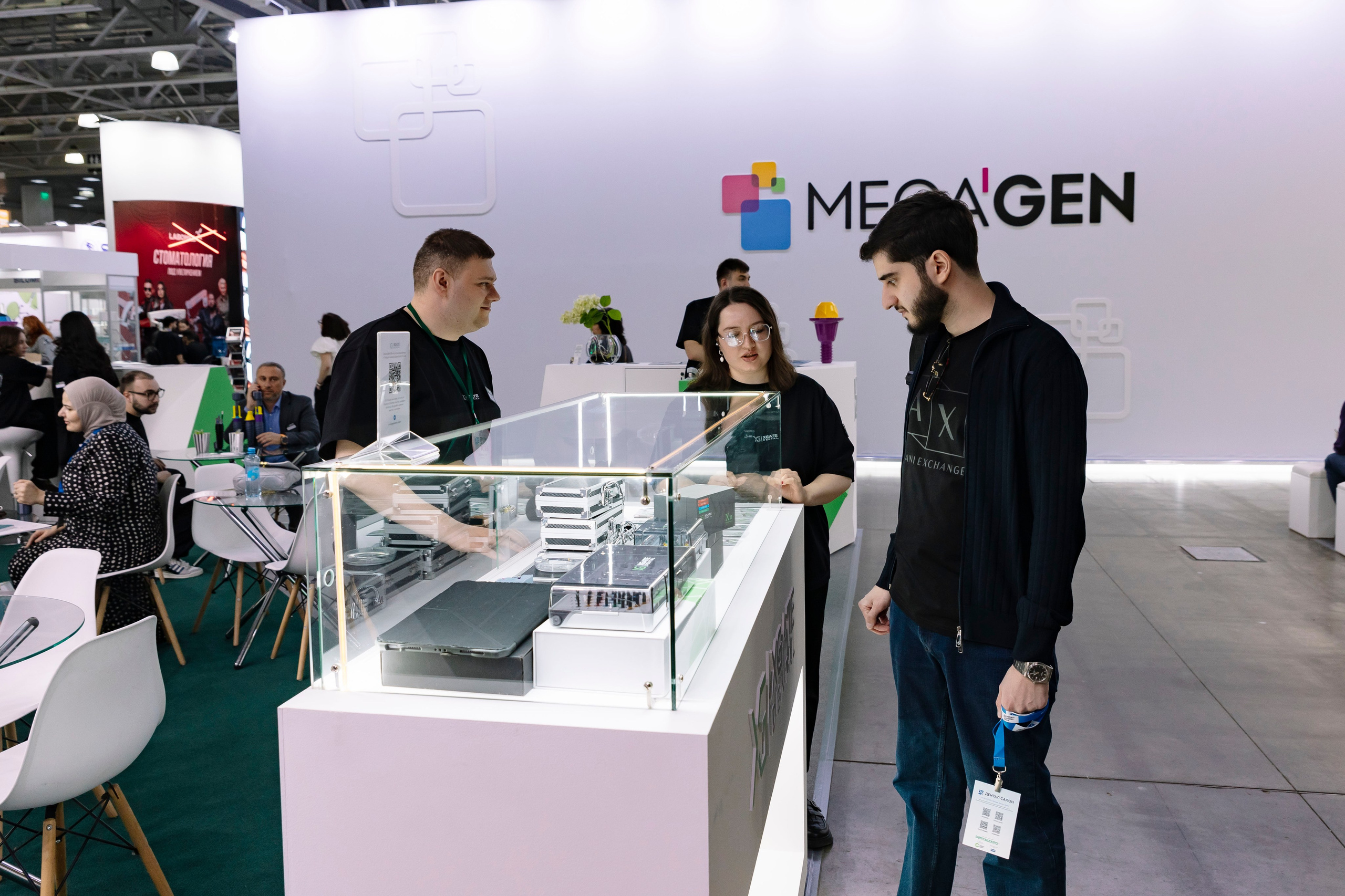 Стоматологическая выставка Dental Salon 2026. Профессиональный фотограф в Москве | Заказать фотосессию и съемку