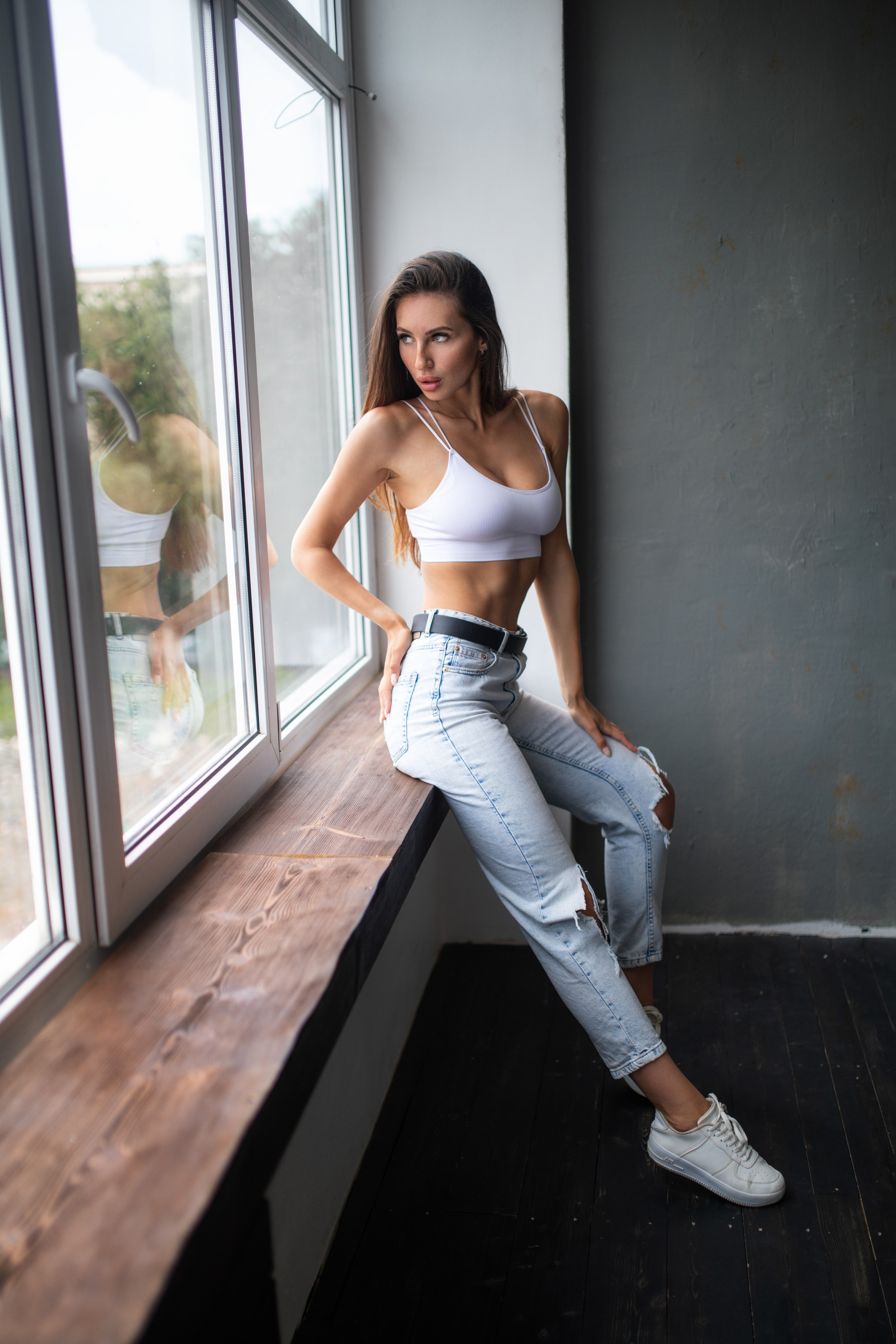 Съемка с Викторией в студии с минимальным интерьером в формате для «себя»