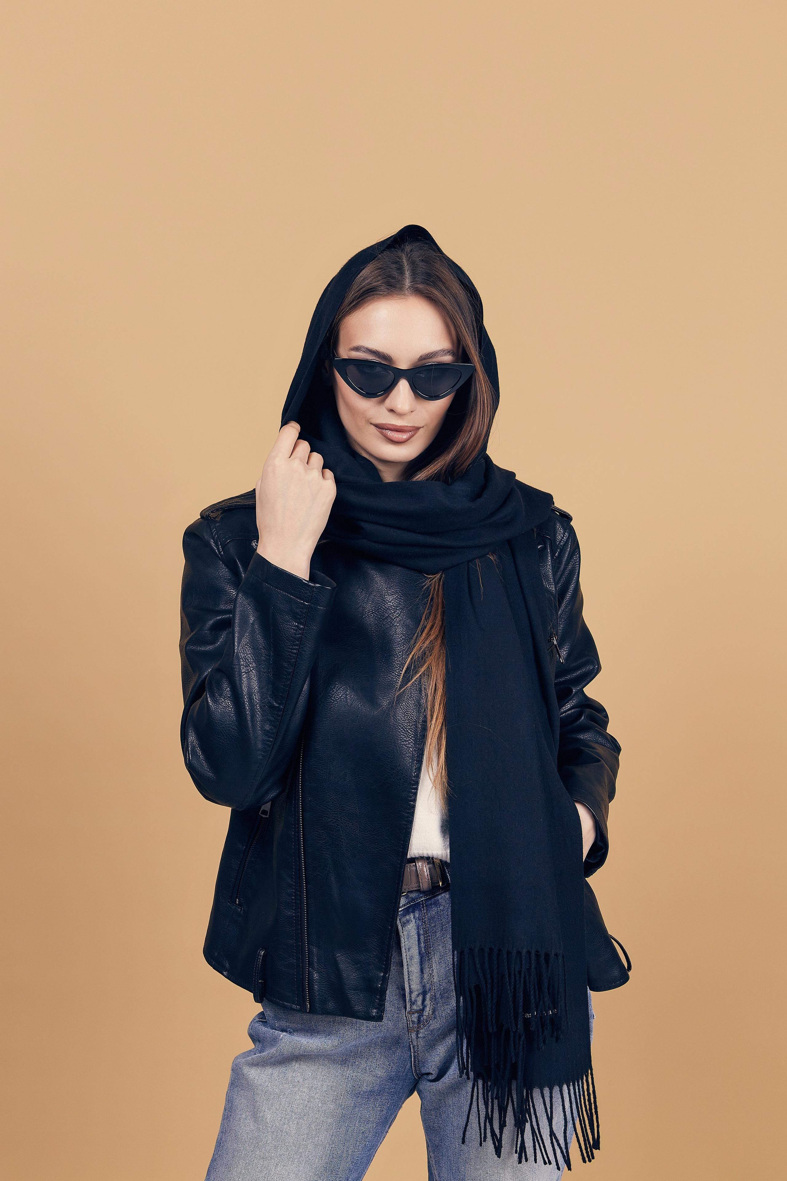 Фотосессия женских шарфы. Фотограф Руслан Потапов в Краснодаре