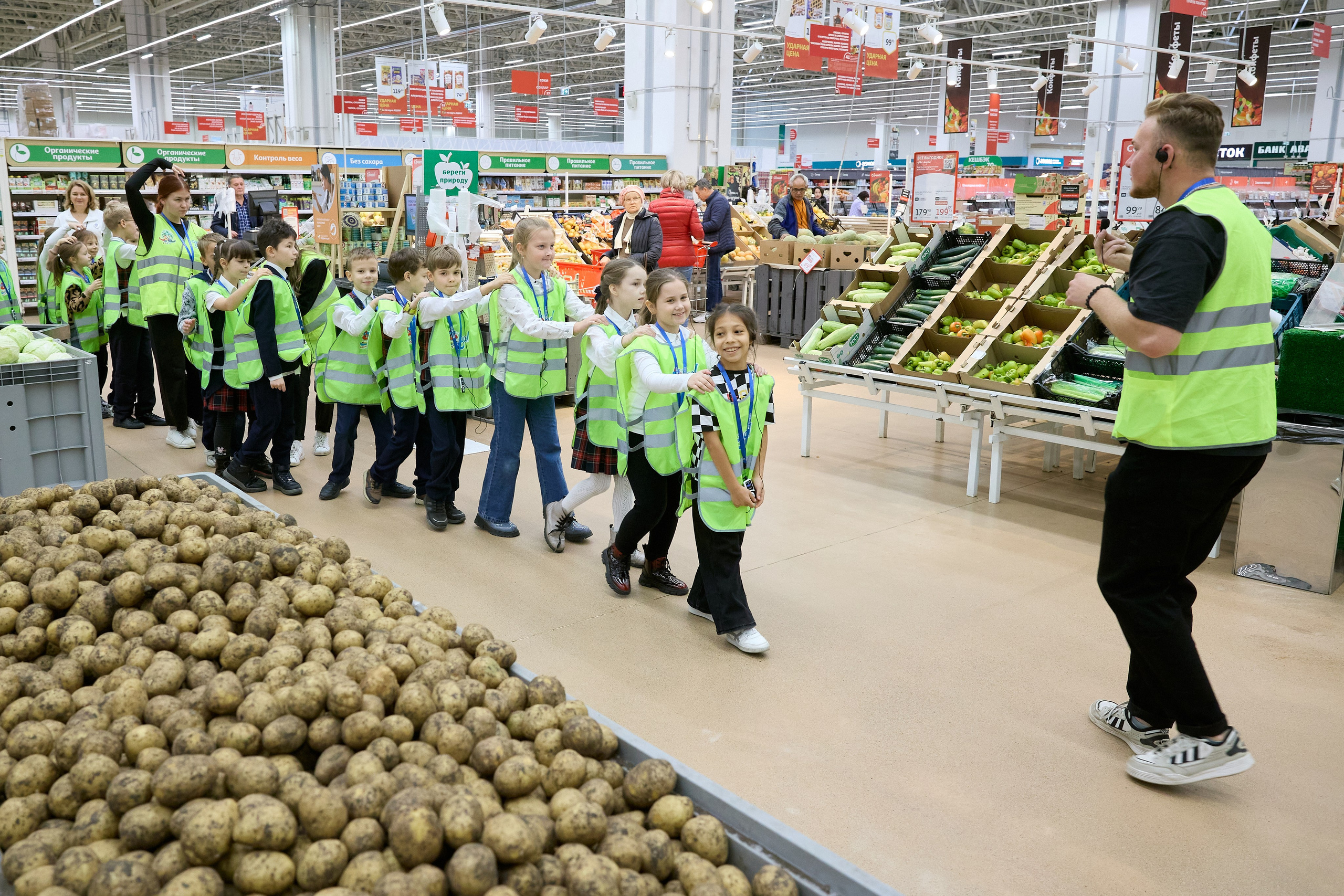 Супер агент планета Земля. Мое имя Раиль. Я репортажный фотограф в Казани, так же мой любимый жанр — свадебный фотограф