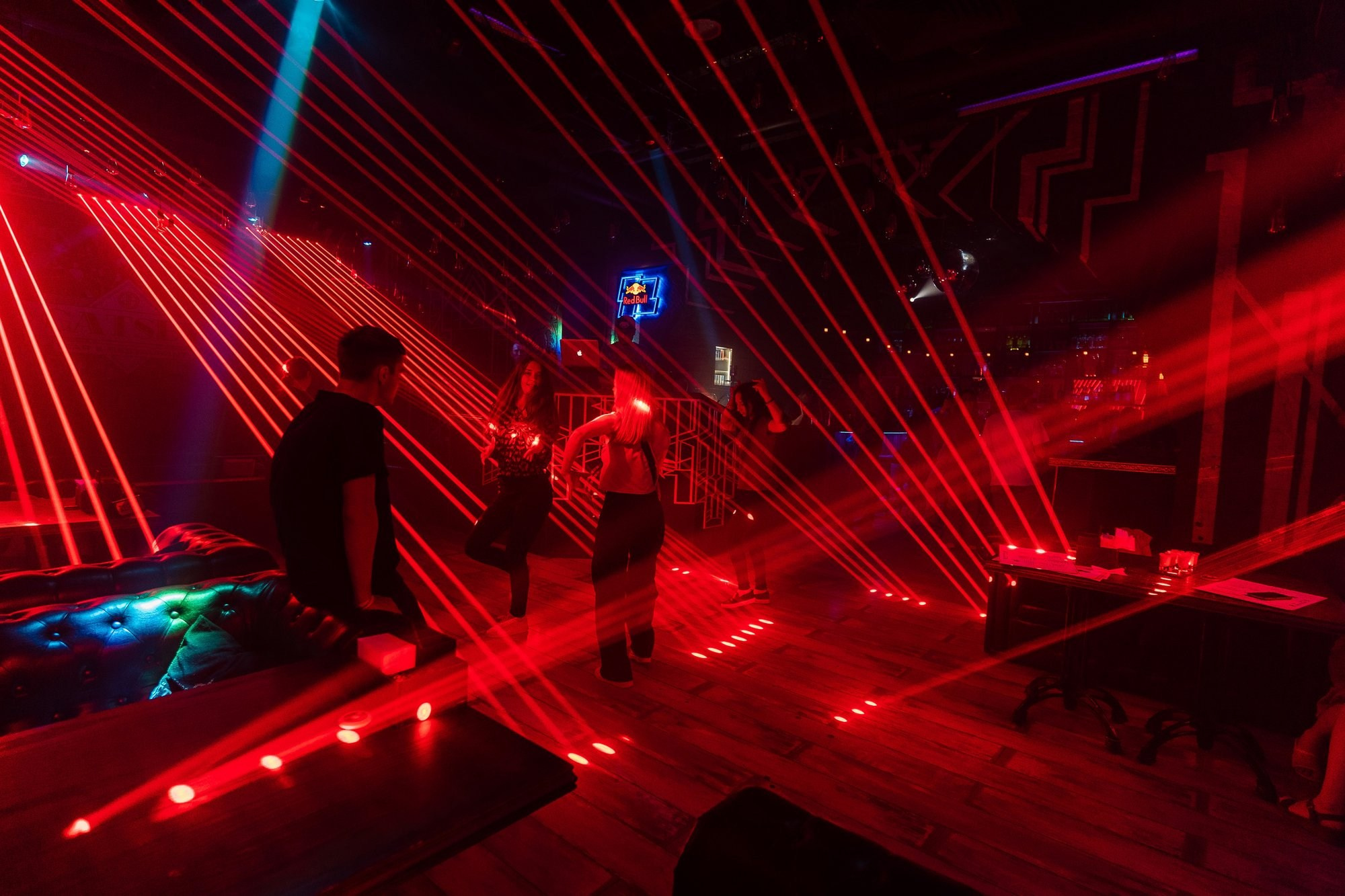 Клубы и Бары