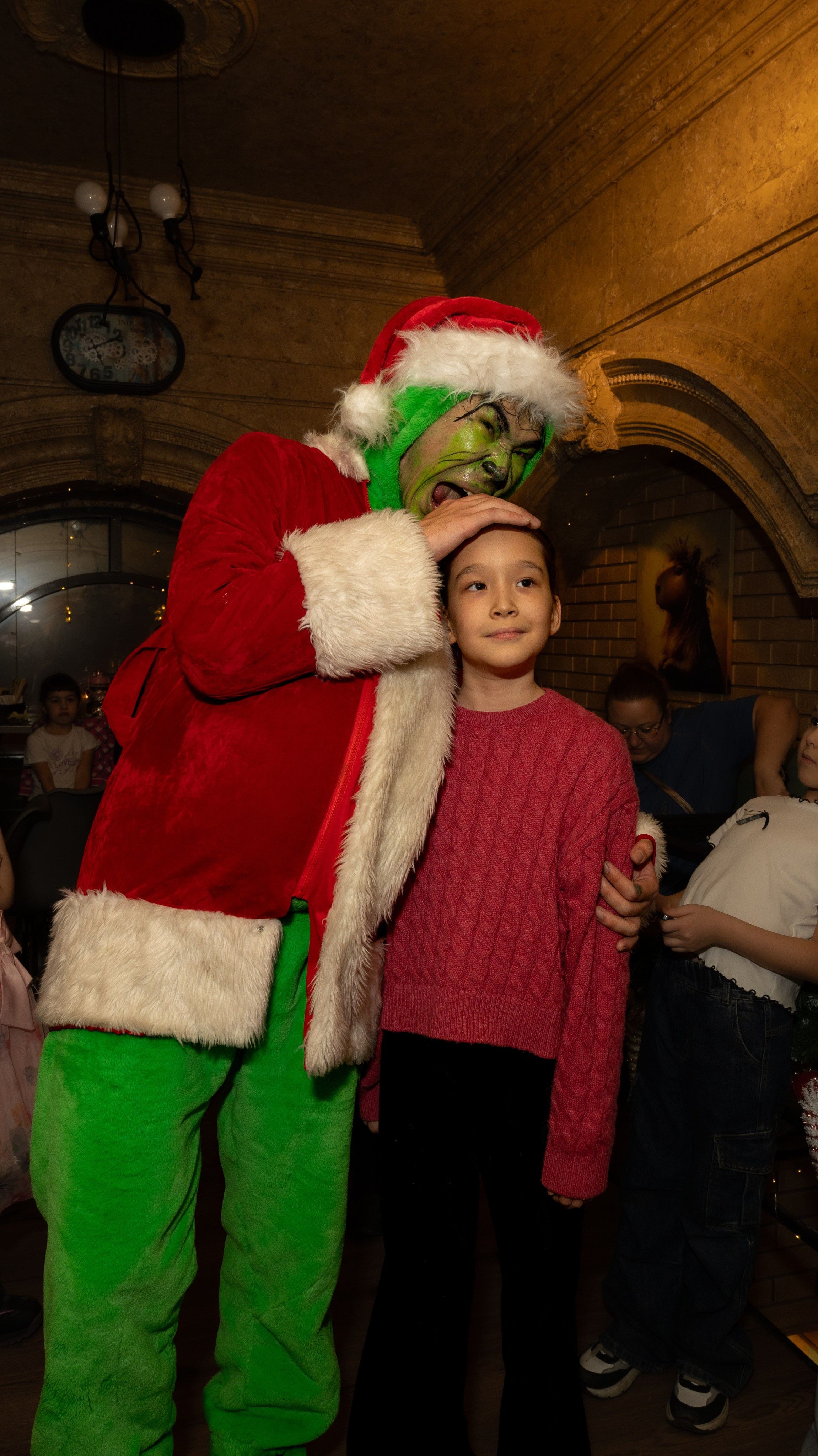 '25 Christmas at KofeBara. Stan Sidel’s Art