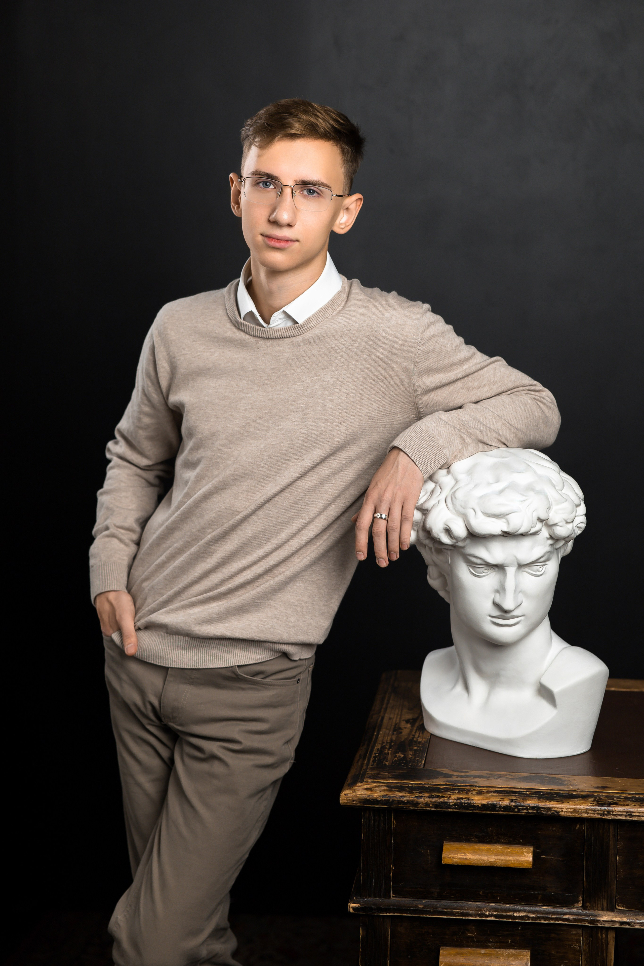 Мрачненько, тёмненько. Выпускные альбомы Саратов Энгельс фотограф Титова Ирина