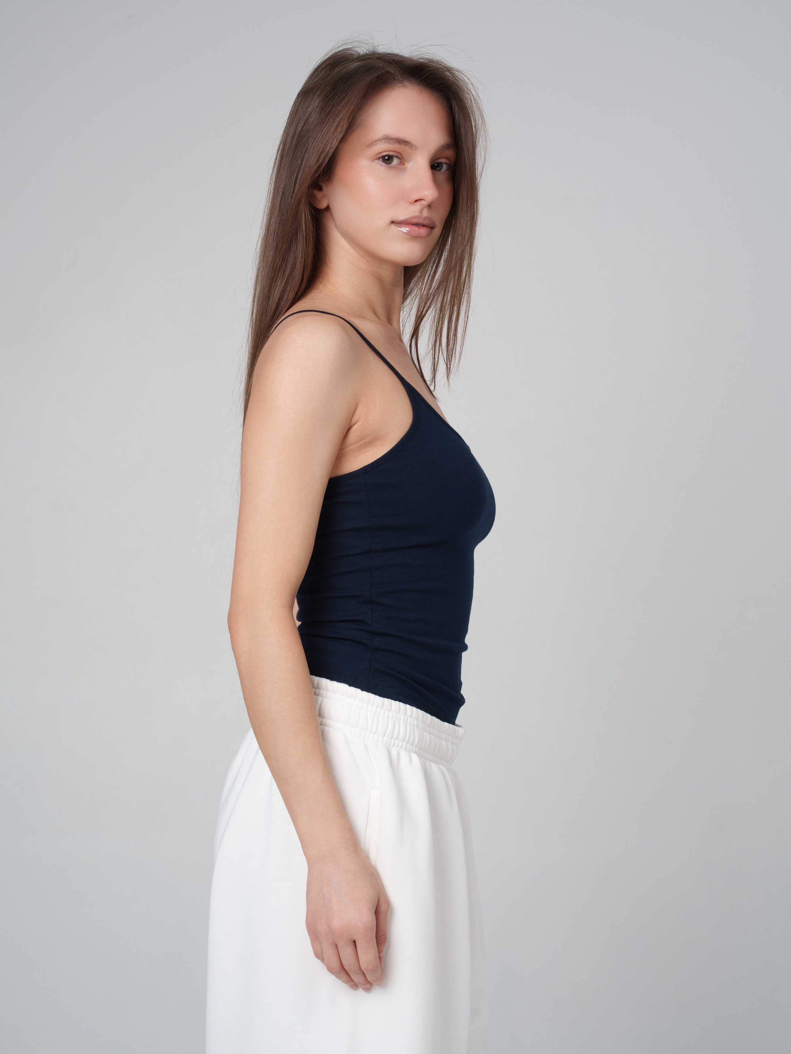 Топы на сером фоне. Иван Упоров — фотограф, рилсмейкер чебоксары