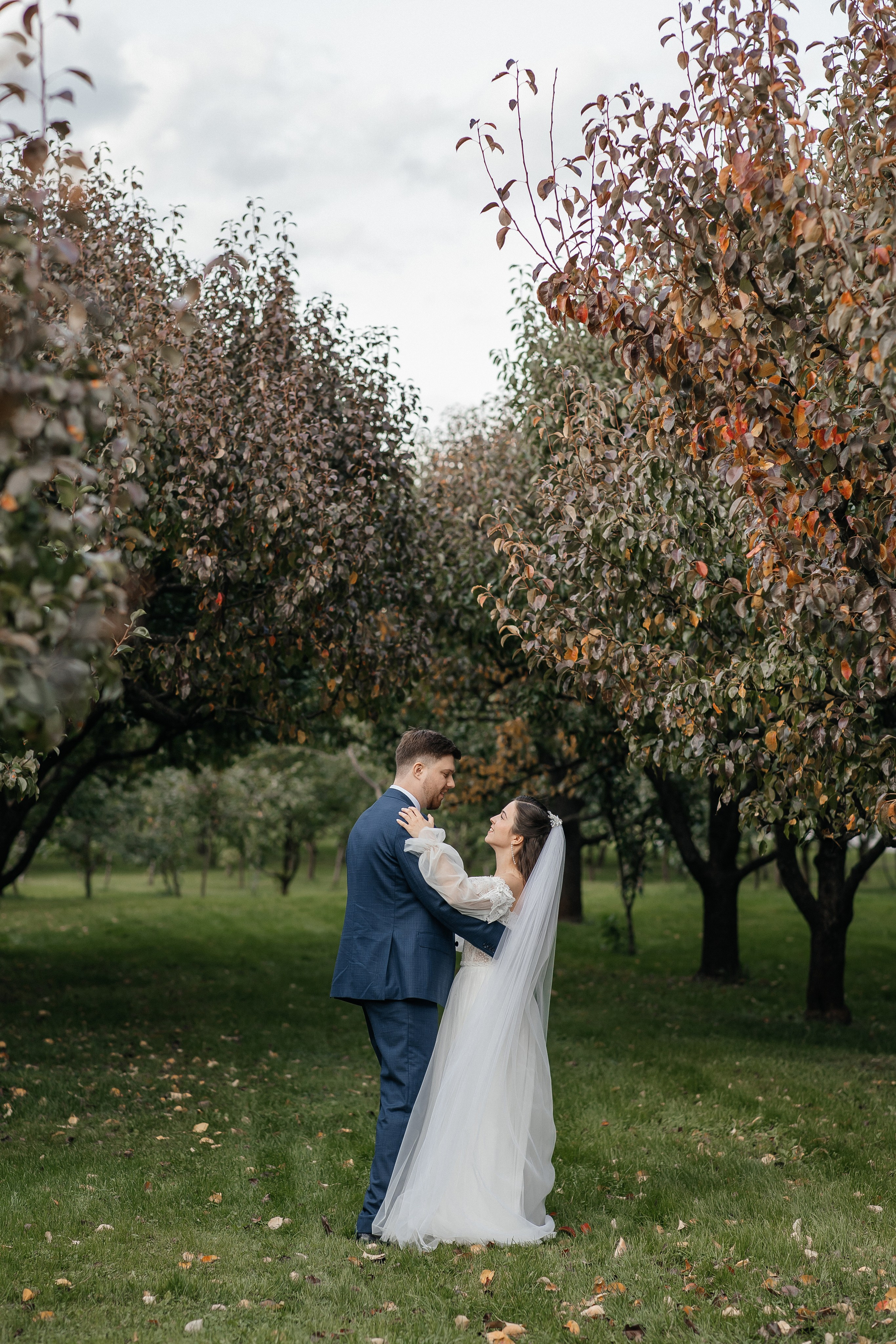 Свадебная фотосессия на ВДНХ. Свадебный фотограф в Москве Дарья Олендарёва