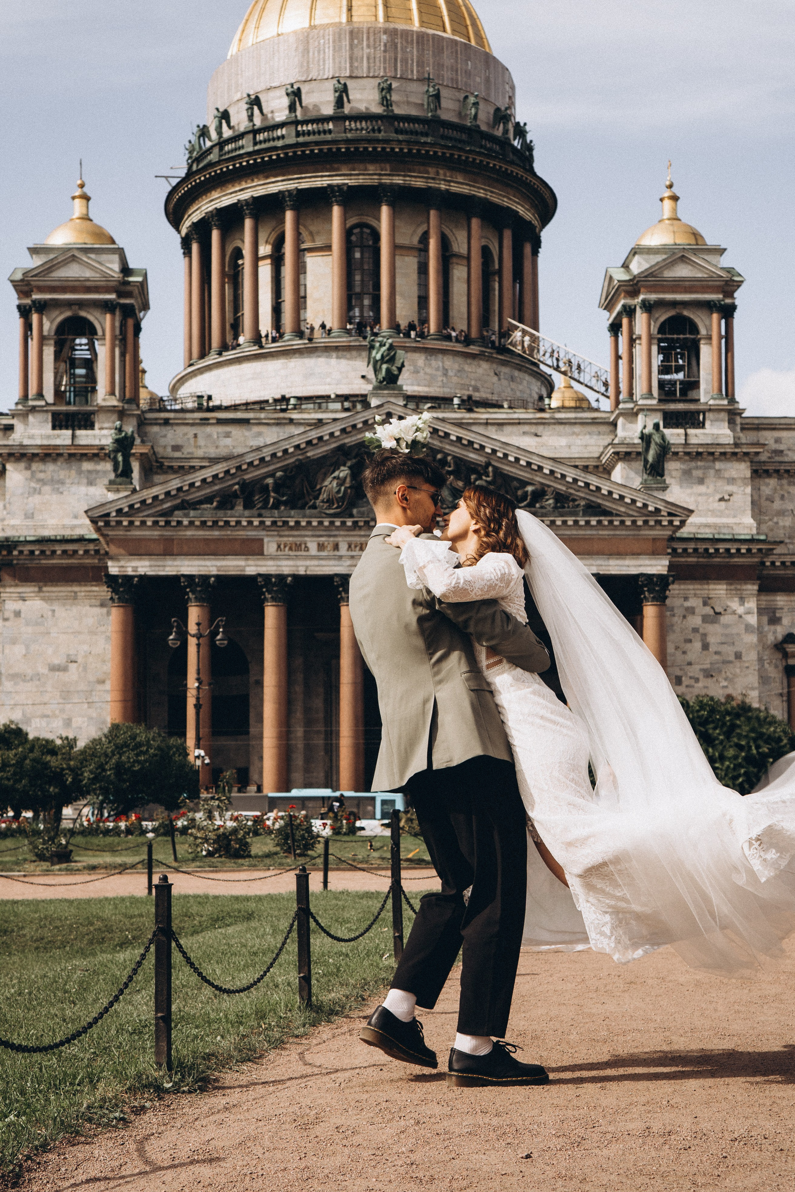 СВАДЕБНАЯ ПРОГУЛКА ВОЗЕ ИСАИКЕВСКОГО СОБОРА АСТОРИИ И ЗАКОНОДАЛЕТНОГО СОБРАНИЯ. Профессиональный фотограф, Санкт-Петербург — Виктория Богомолова
