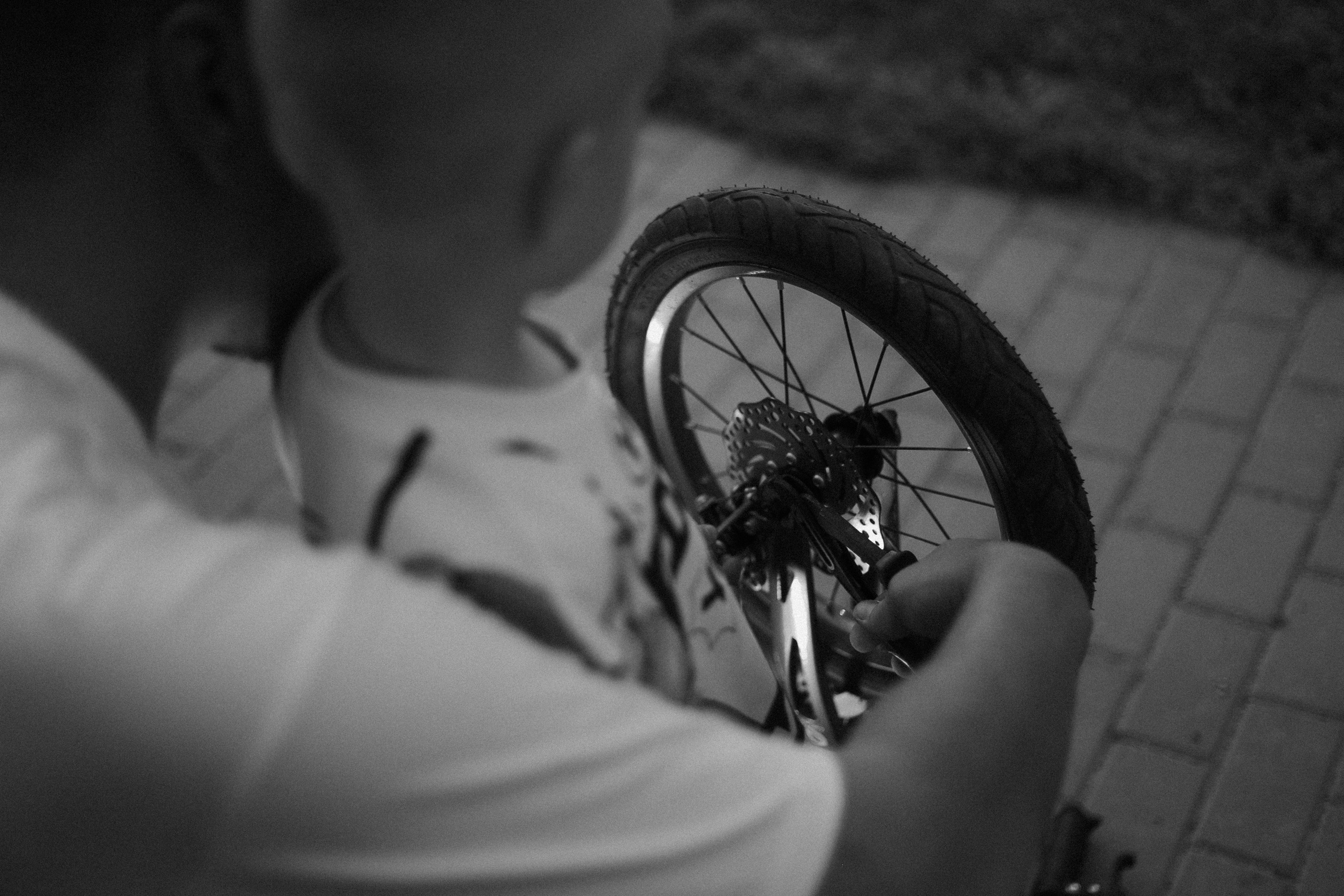 Папа учит сына кататься на велосипеде. Фотограф в Крыму | Виктория Нотевская