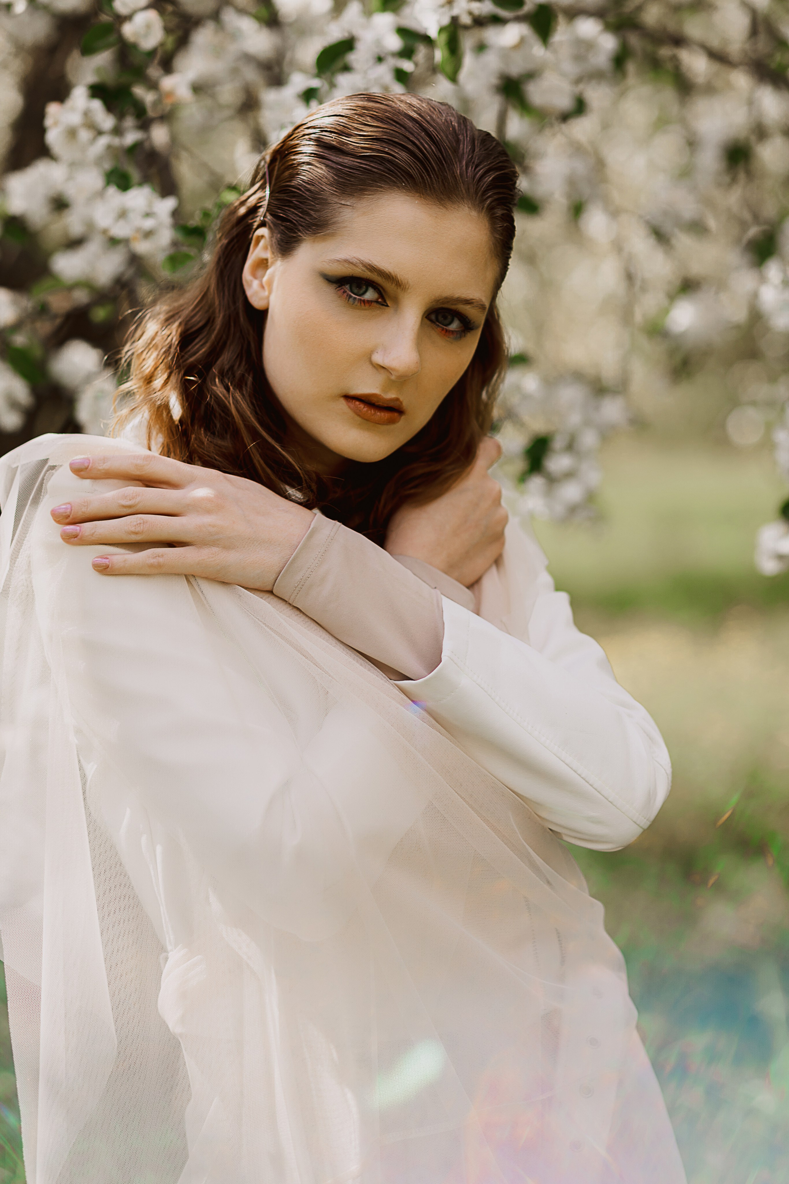 Женская фотосессия в цветущем саду. Семейный и женский фотограф в Москве Надежда Воробьева