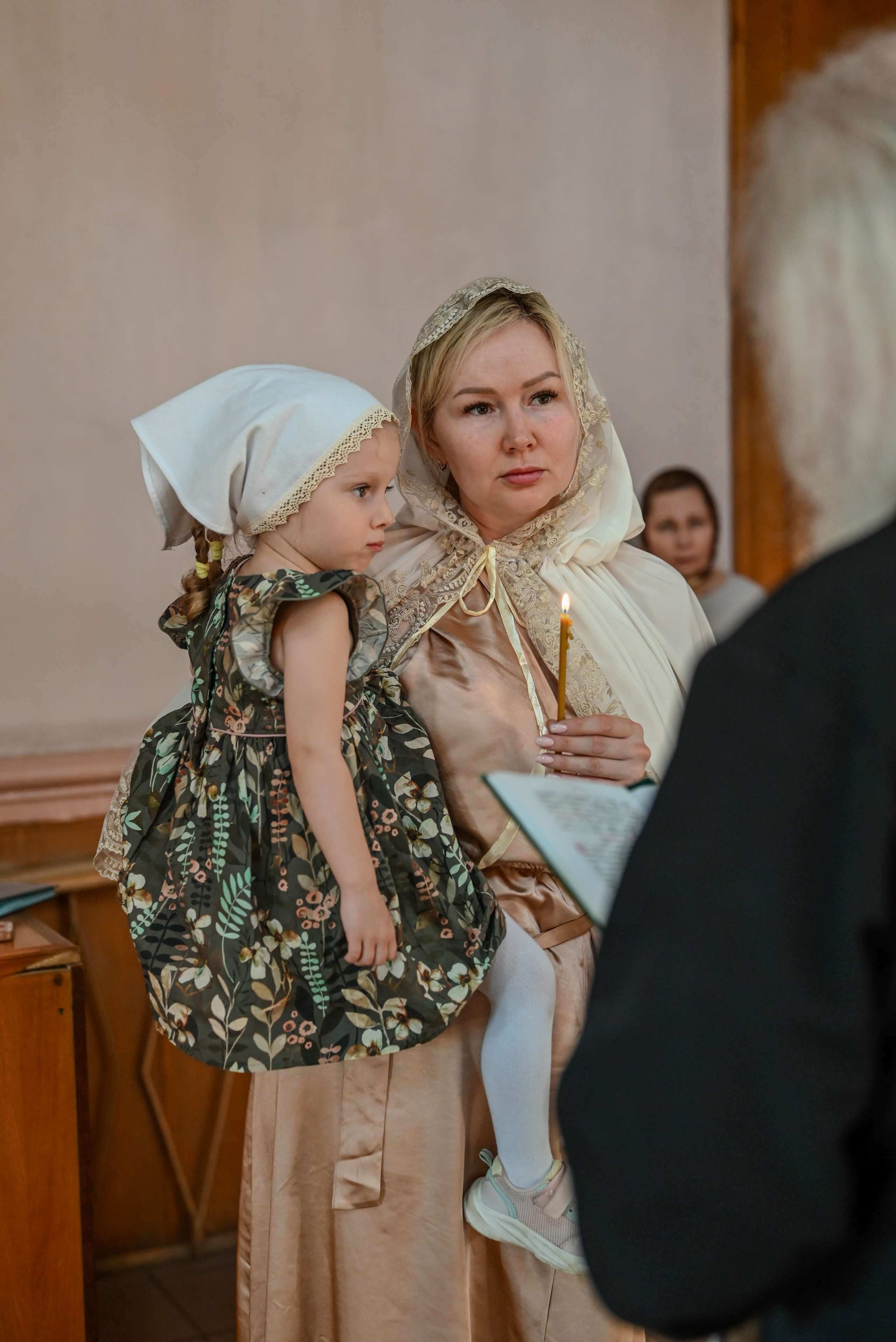 Крещение мама Анна. Семейный и детский фотограф Москва