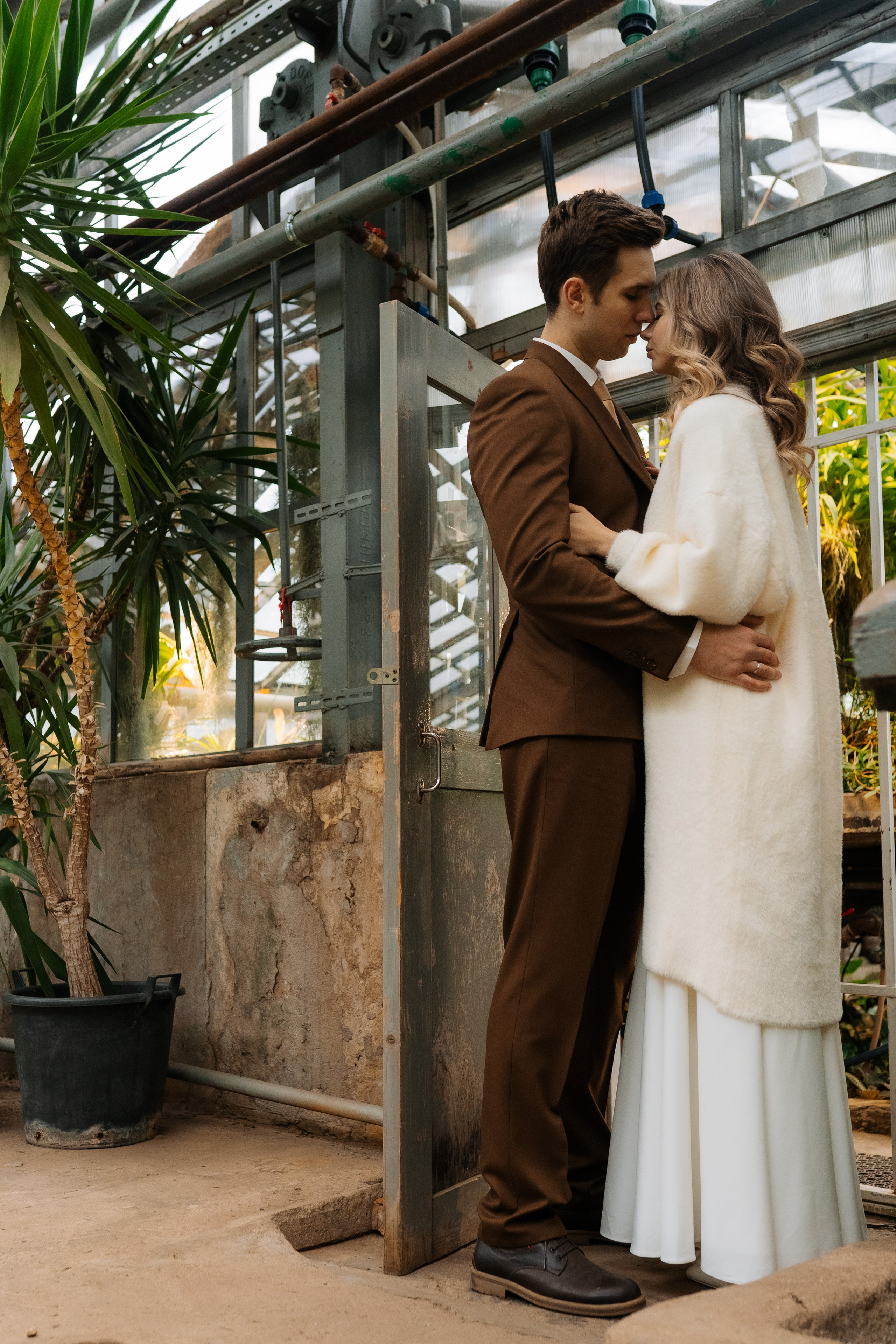 Свадебная фотосессия в оранжерее, Москва. Свадебный фотограф в Москве Анна Полушина