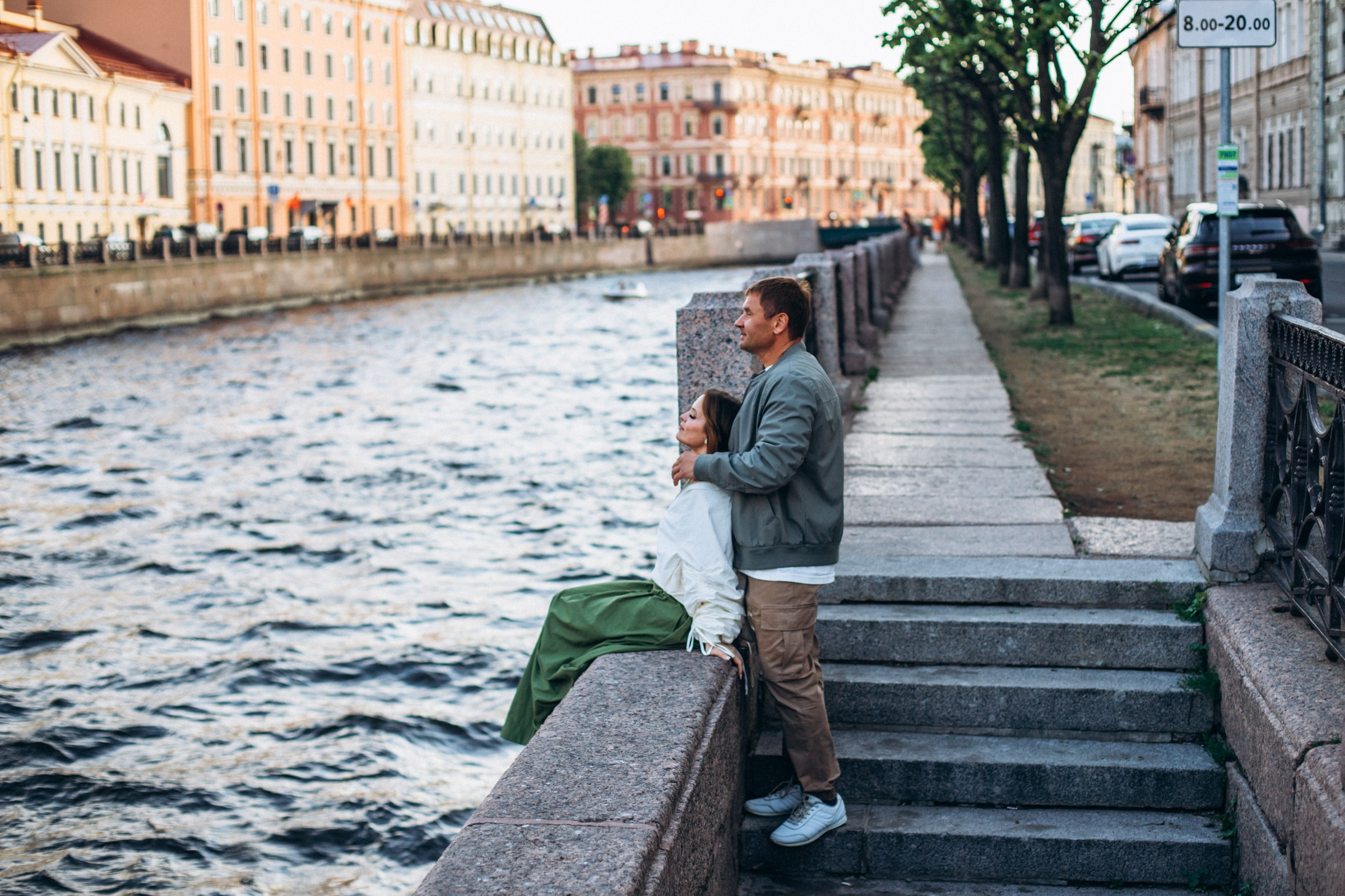 Сергей и Наталья в июне. Фотопрогулка в Петербурге. Индивидуальный и семейный фотограф в Санкт-Петербурге