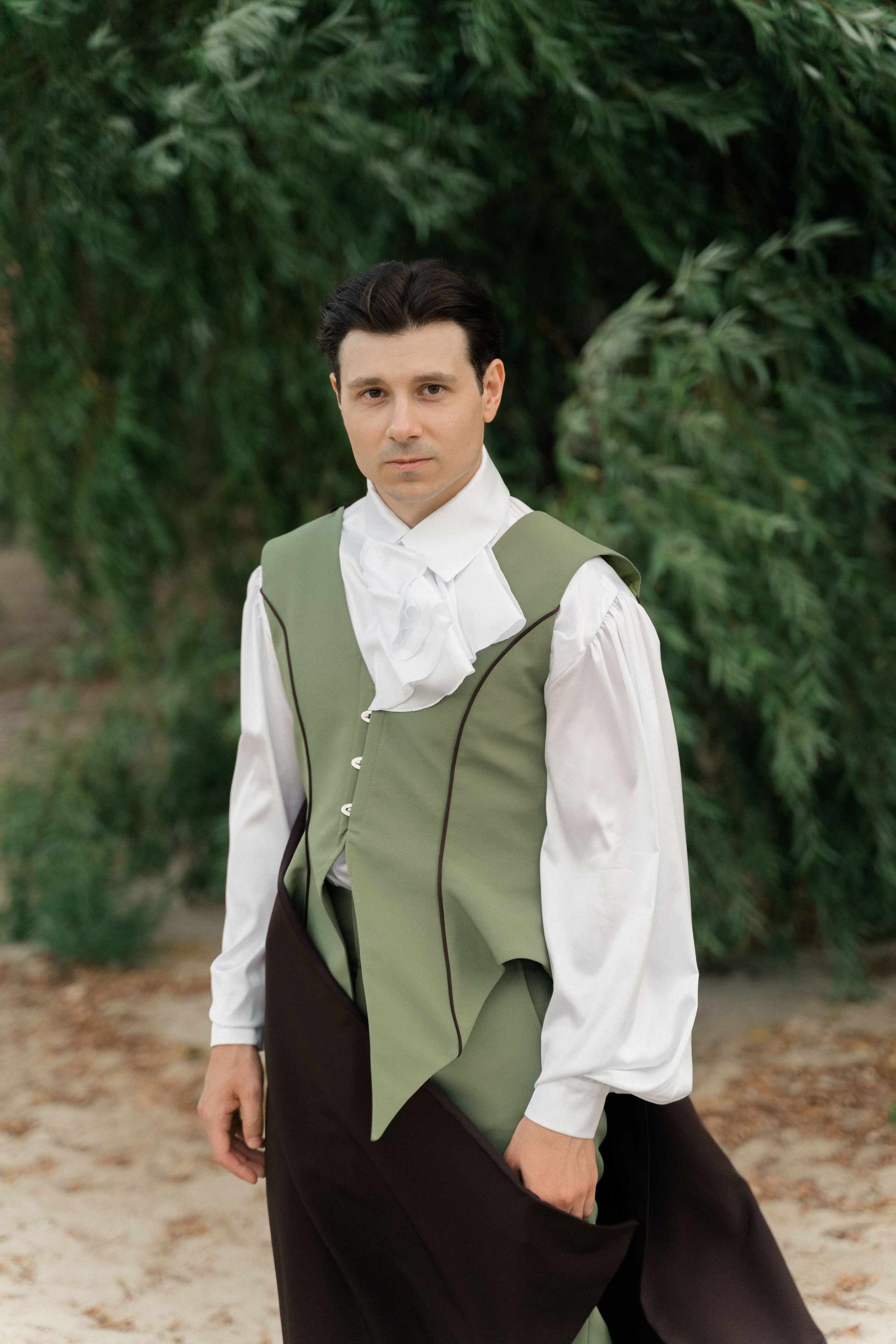 свадебная фотосессия жениха   на берегу реки Дон 