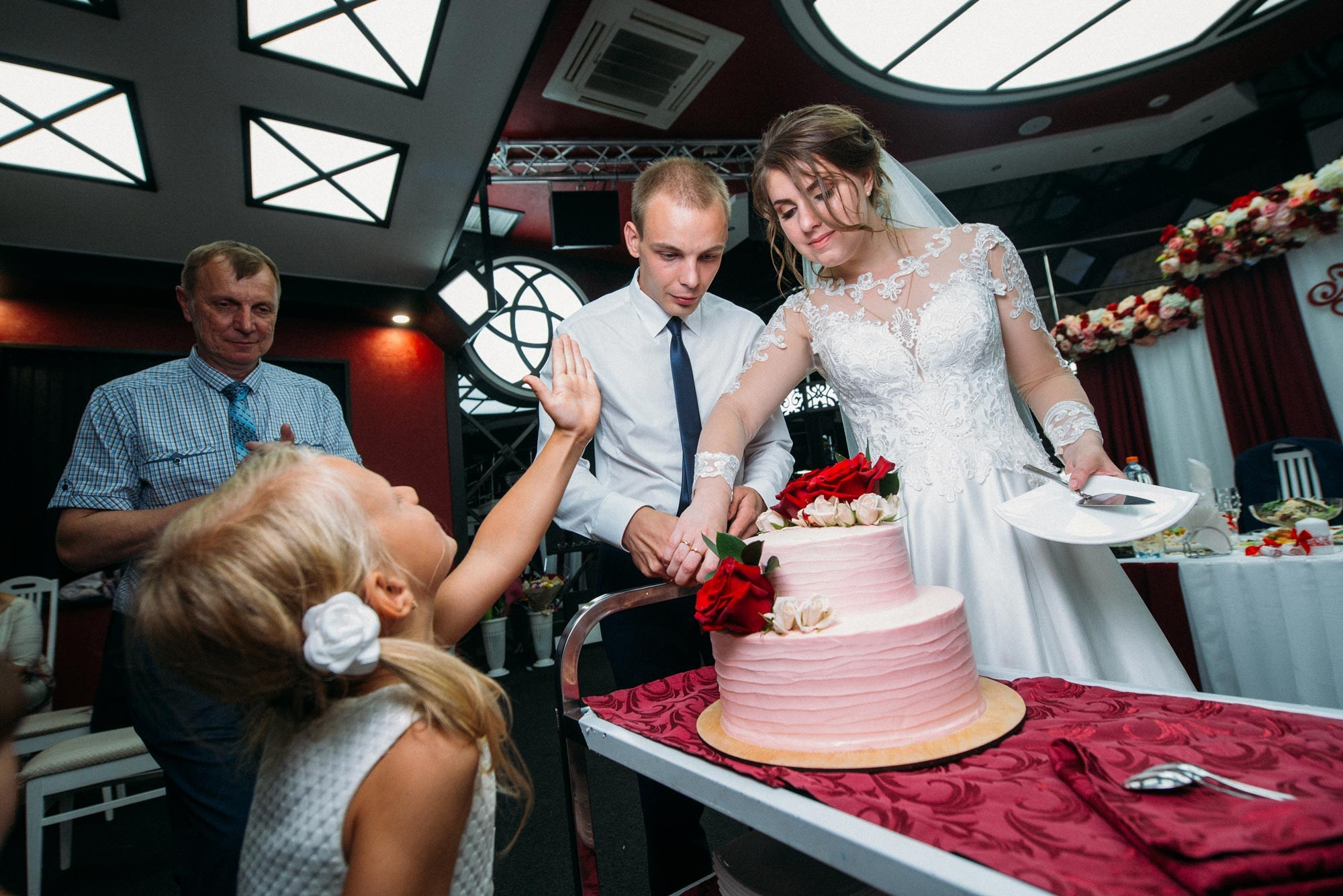 Свадебный фотограф в Иваново Александр Кондаков | Живые эмоции. Фотограф для маркетплейсов в Иваново | Съемки одежды и белья