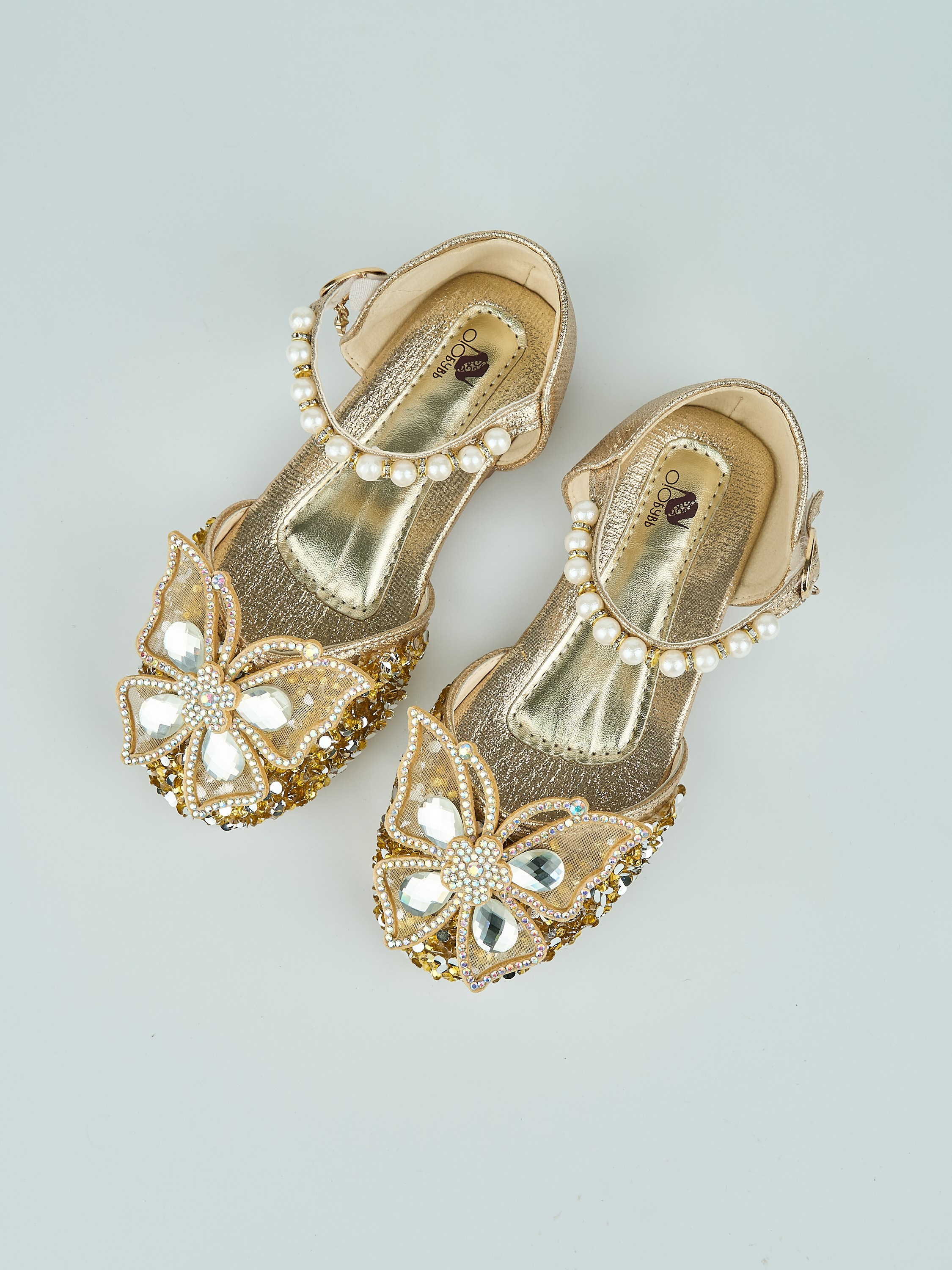 Каталожная фотосъёмка детских туфель для Wildberries