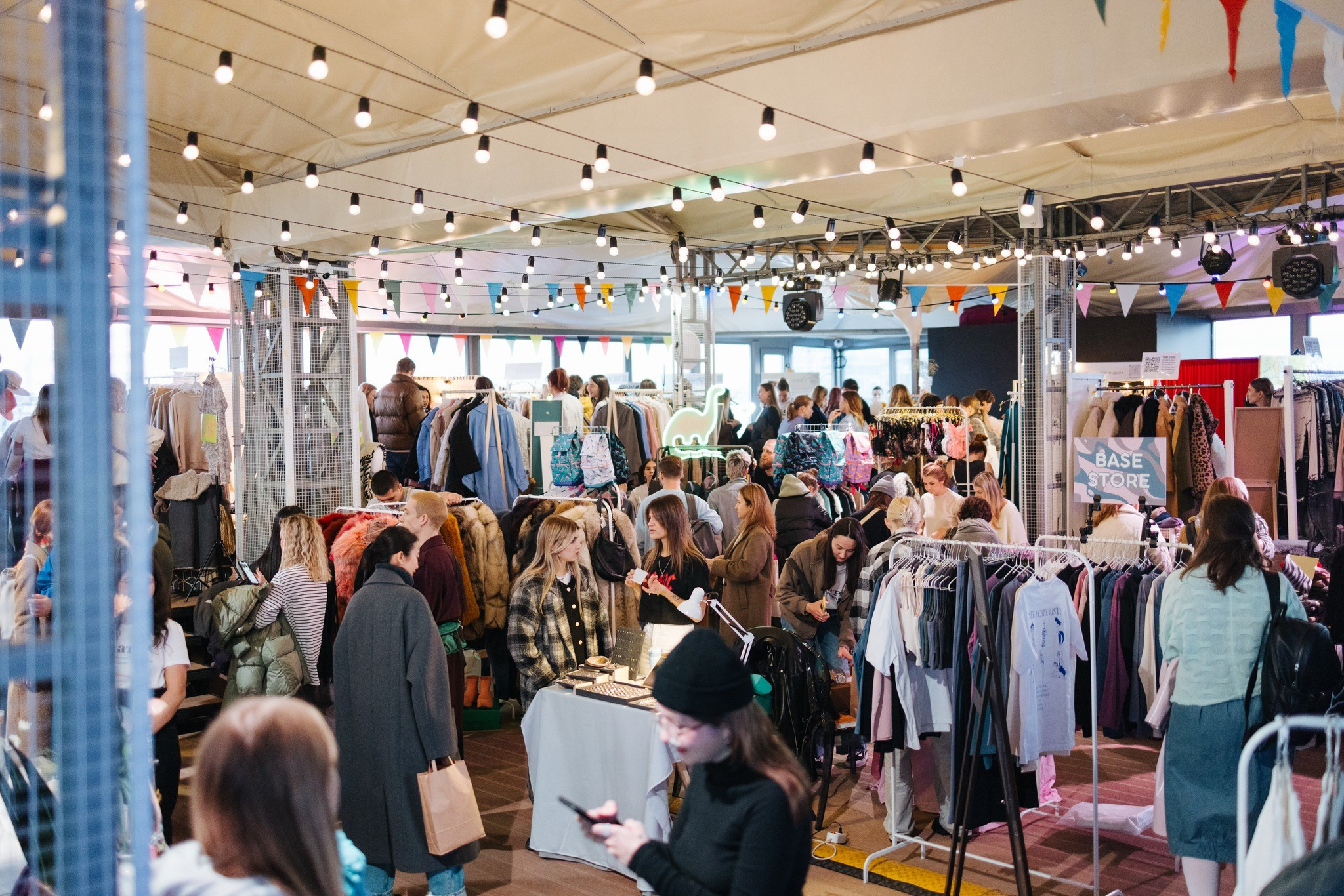 21–22 октября 2023 в Универмаге «Цветной» / фото Валерий Белобеев. Фотоотчеты «Ламбада-маркета»