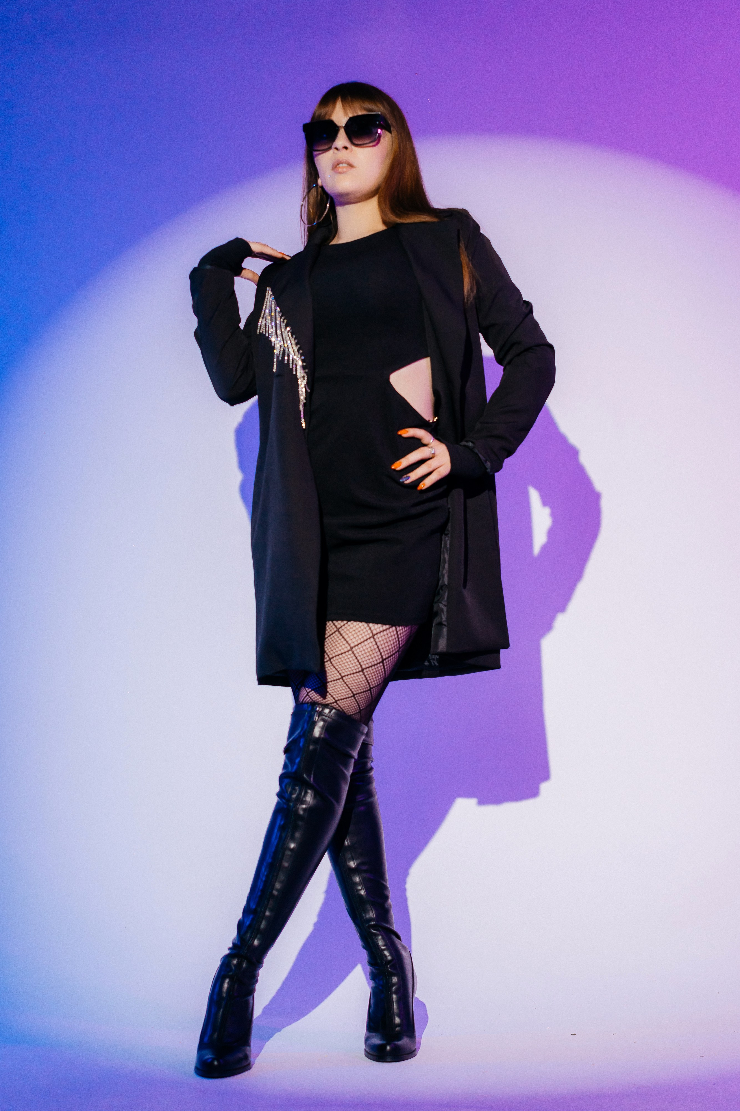 Фотосессия в неоновом свете в фотостудии. Фотограф и видеограф Смоленск | Студия Цезарь