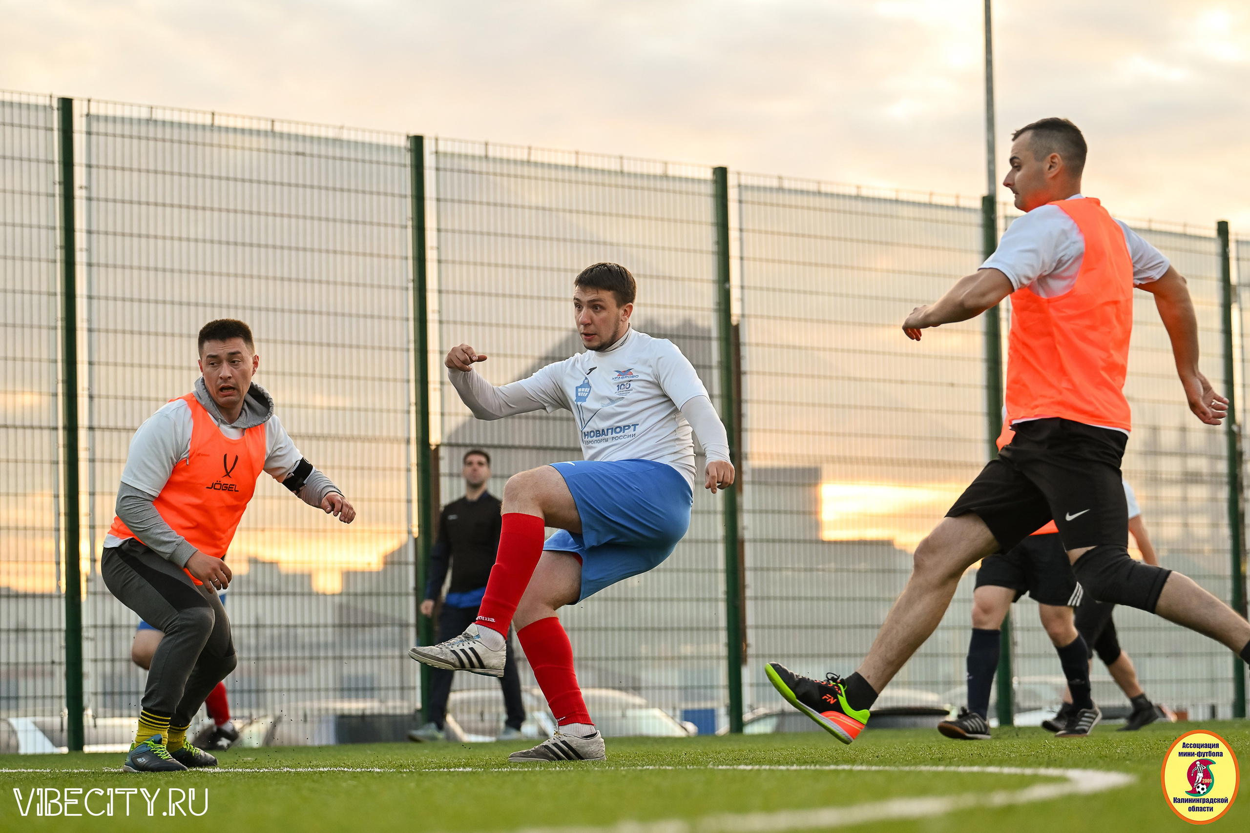 ИГРЫ МИНИ-ФУТБОЛЬНОЙ И КОРПОРАТИВНОЙ ЛИГИ. VIBECITY.RU Вайб Сити Ру Фоторепортажи Фотоотчеты Калининград