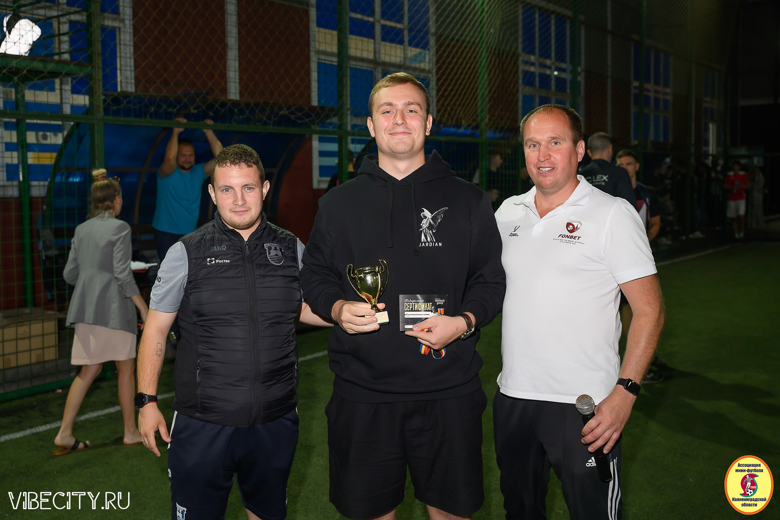 ФИНАЛЬНЫЕ ИГРЫ КУБКА МИНИ-ФУТБОЛЬНОЙ ЛИГИ И КУБКА КОРПОРАТИВНОЙ МФЛ 2025. VIBECITY.RU Вайб Сити Ру Фоторепортажи Фотоотчеты Калининград
