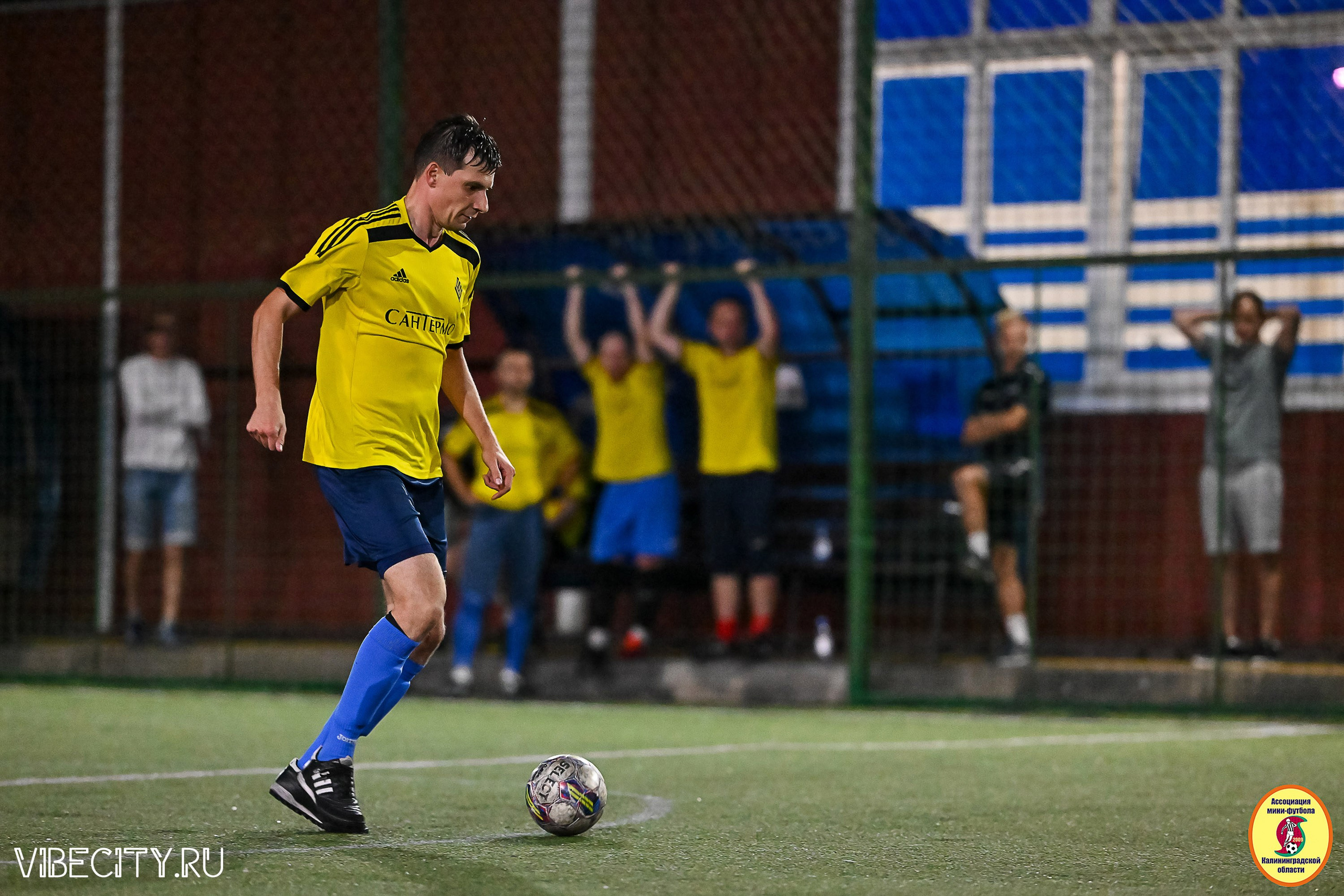 ФИНАЛЬНЫЕ ИГРЫ КУБКА МИНИ-ФУТБОЛЬНОЙ ЛИГИ И КУБКА КОРПОРАТИВНОЙ МФЛ 2025. VIBECITY.RU Вайб Сити Ру Фоторепортажи Фотоотчеты Калининград