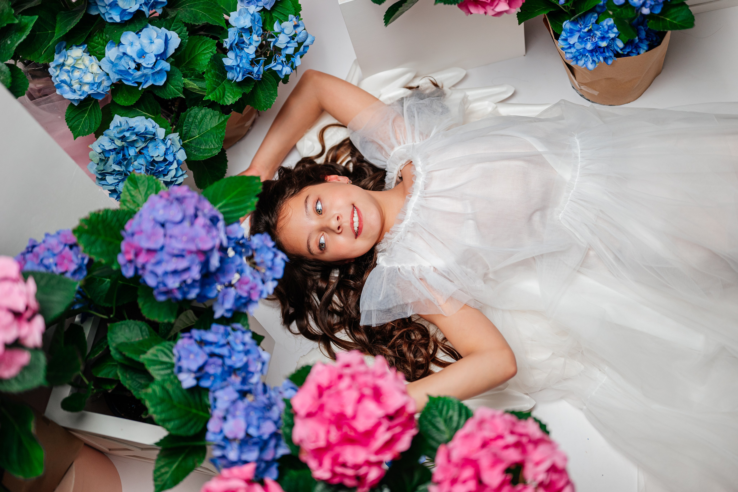 Вероника и гортензии. Семейный фотограф в Краснодаре