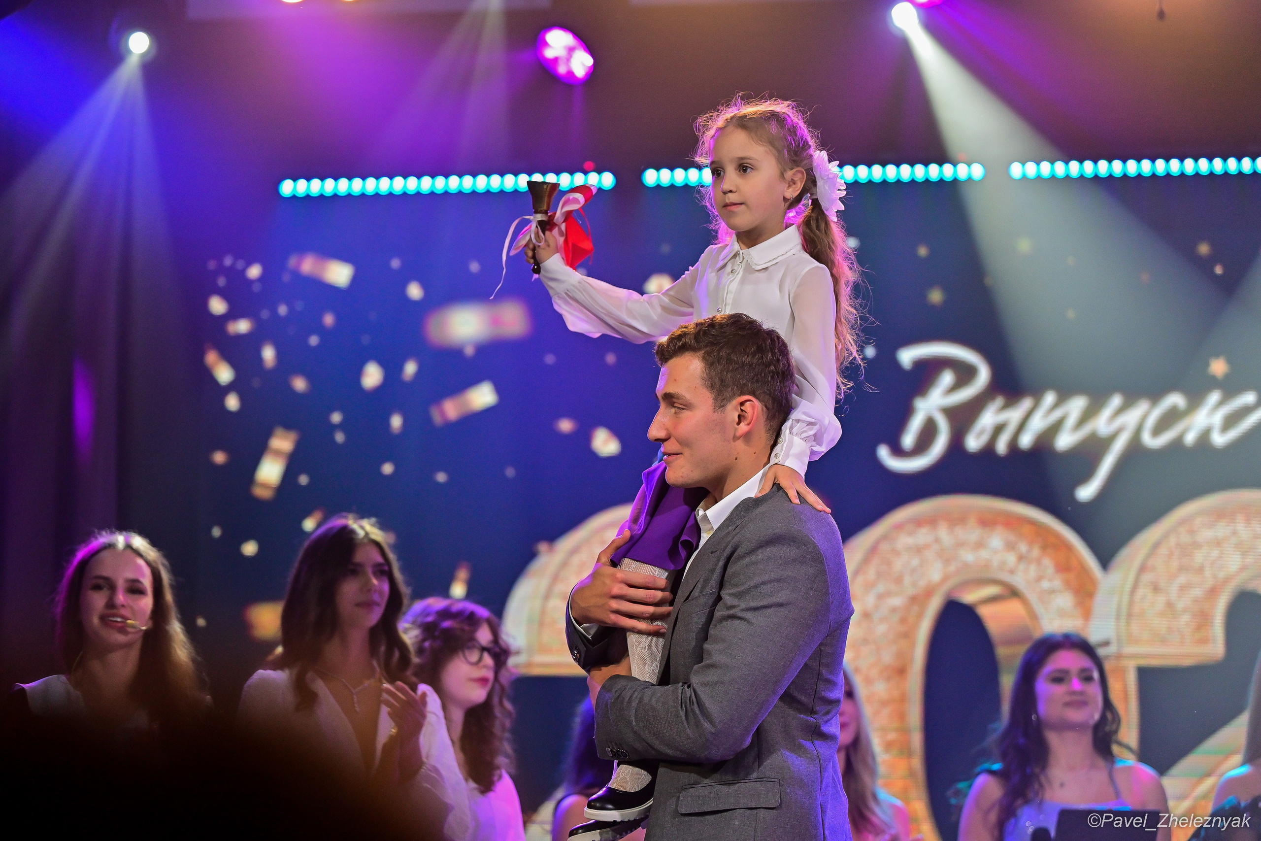 Школьные праздники. #БегающийФотограф