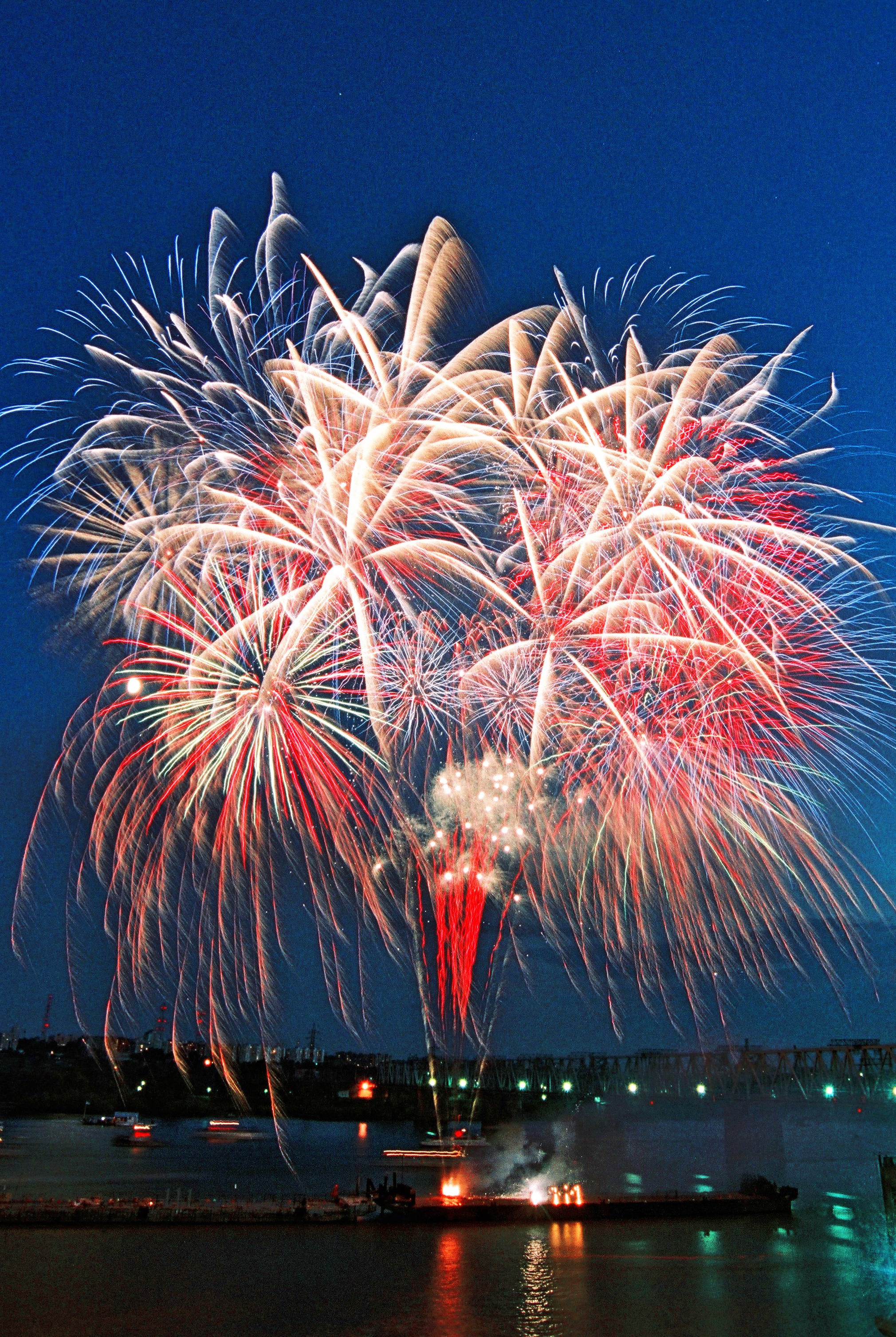 Город. Пейзаж. Природа. Салют. Репортажный и детский фотограф в Новосибирске