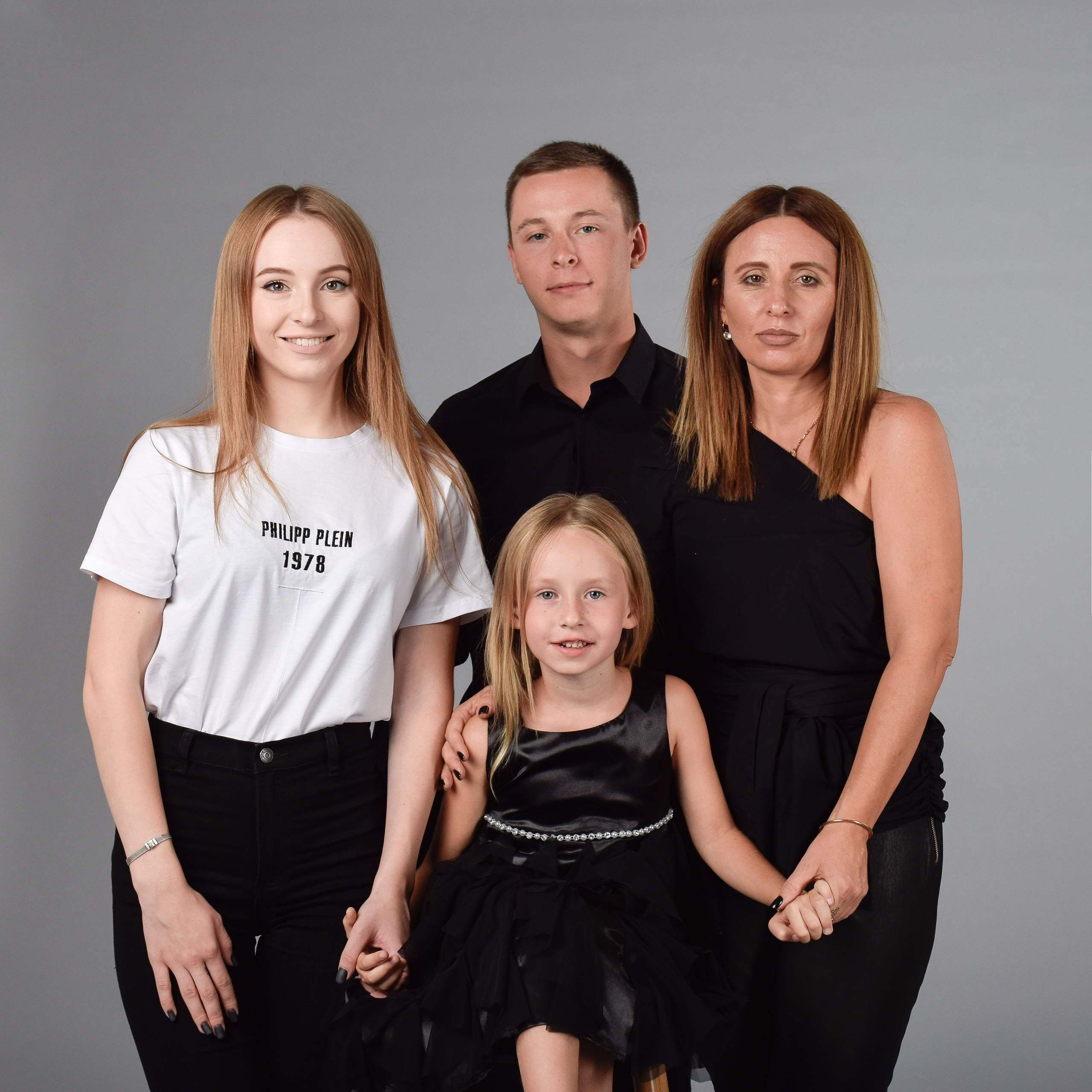 СЕМЕЙНЫЙ ПОРТРЕТ В СТУДИИ. Фотограф в Ялте Инна Найден. Детский и семейный фотограф