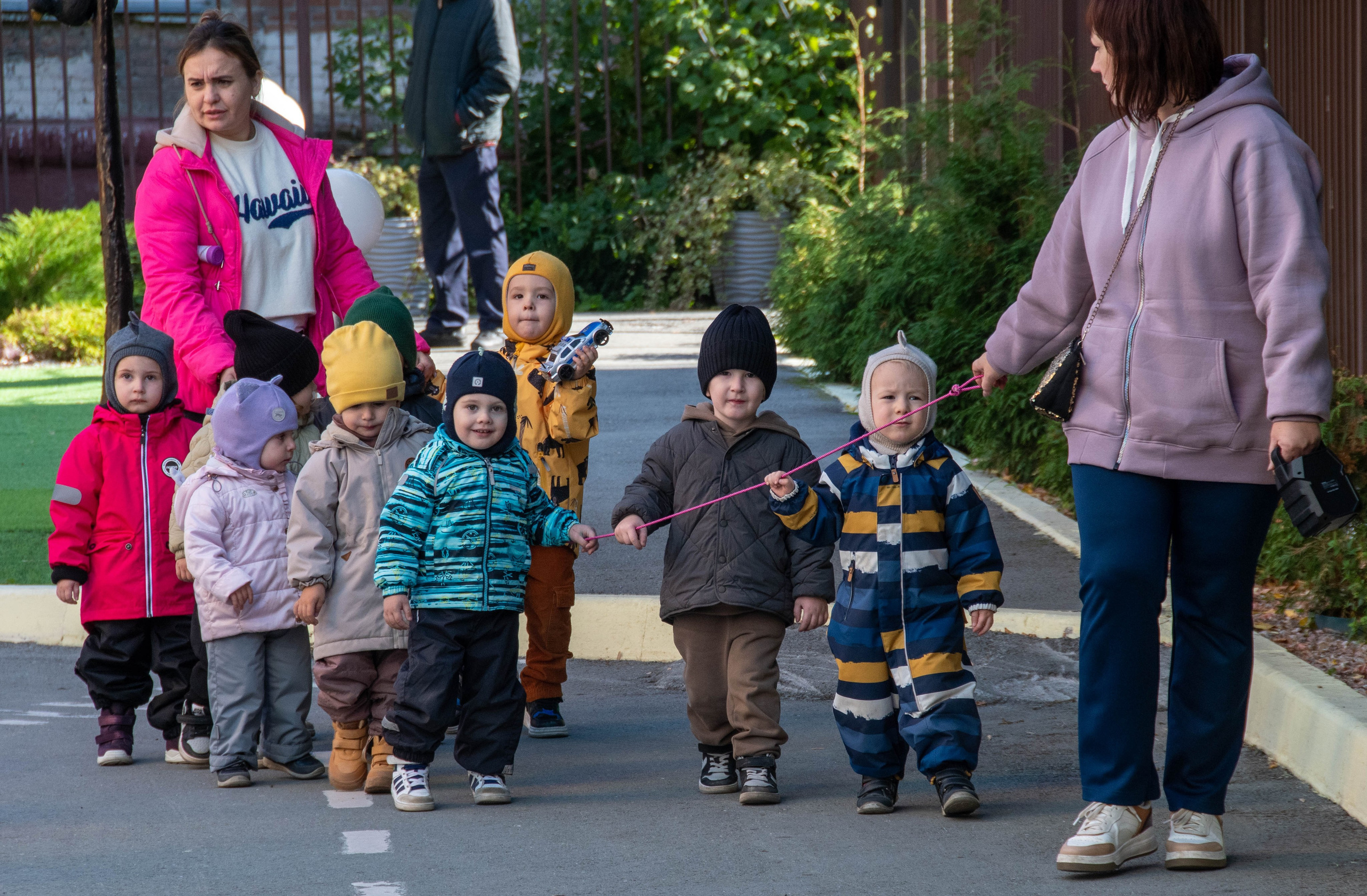 2023 г. День дошкольного работника и прогулка. Репортажный и детский фотограф в Новосибирске